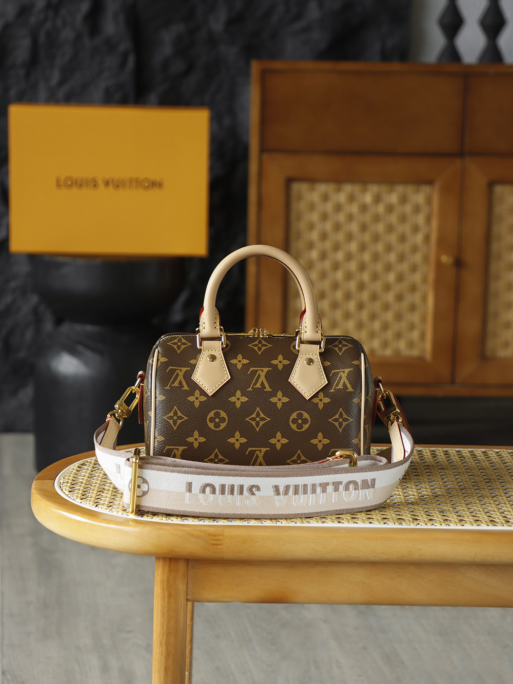 AR LOUIS VUITTON  SpeedyBandoulière 20 LV 经典老花满印刺绣Logo肩带帆布拼皮 斜挎包 单肩包 手提包 棕色 M46222