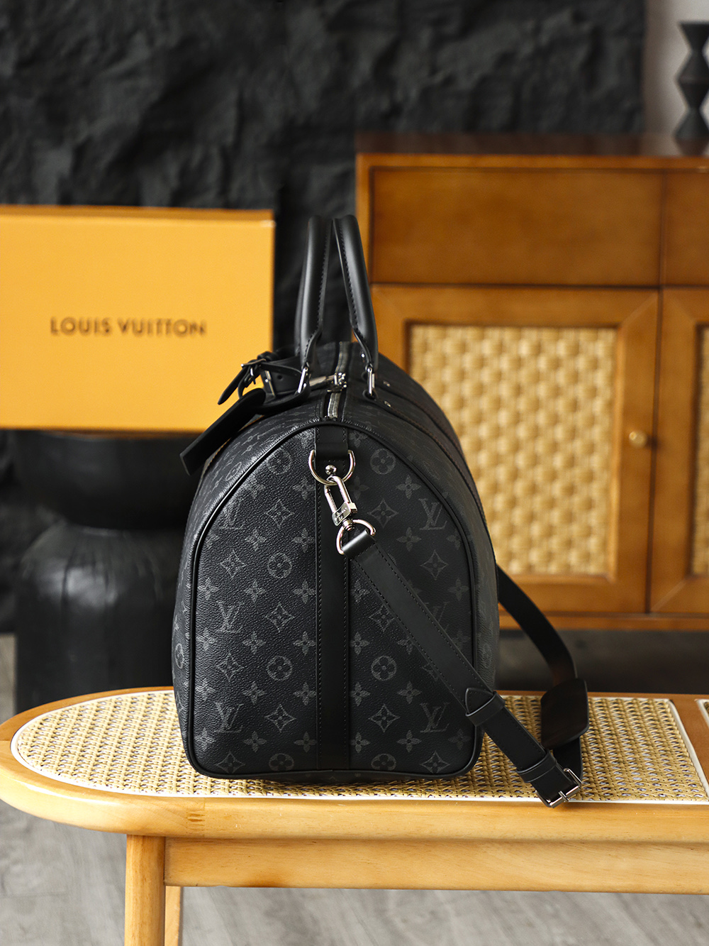 Louis Vuitton LV Keepall Bandoulière 50 Travel Bag — Monogram Canvas with Gold-Tone Hardware — 1:1 Top-Tier Replica (A0 M14202)