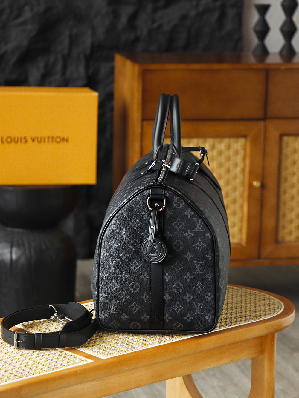 Louis Vuitton LV Keepall Bandoulière 50 Travel Bag — Monogram Canvas with Gold-Tone Hardware — 1:1 Top-Tier Replica (A0 M14202)