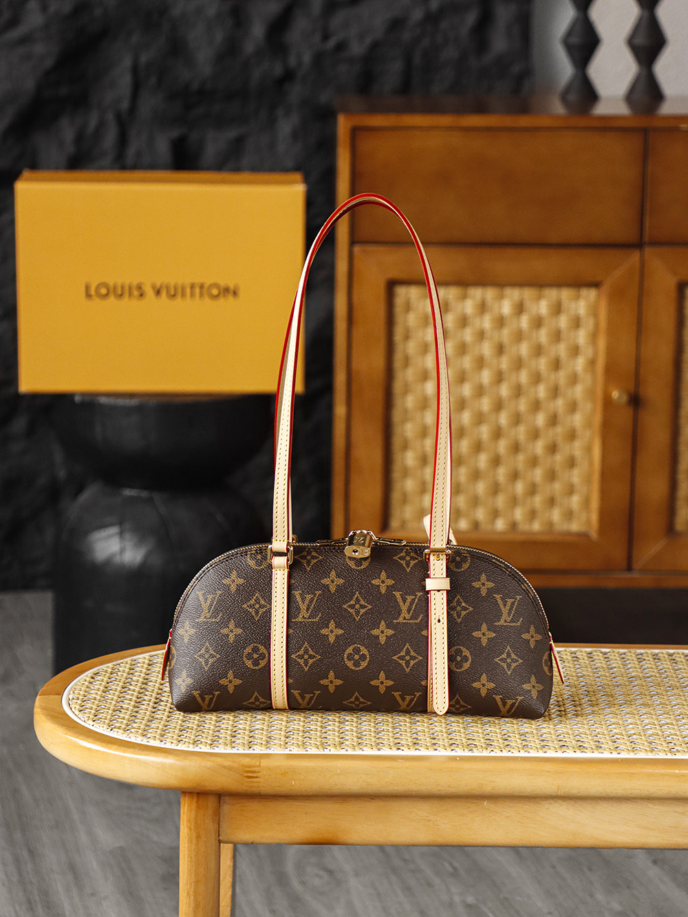 Louis Vuitton LV SQUIRE EAST WEST Travel Bag — Monogram Canvas with Gold-Tone Hardware — 1:1 Top-Tier Replica (A0 M28953)