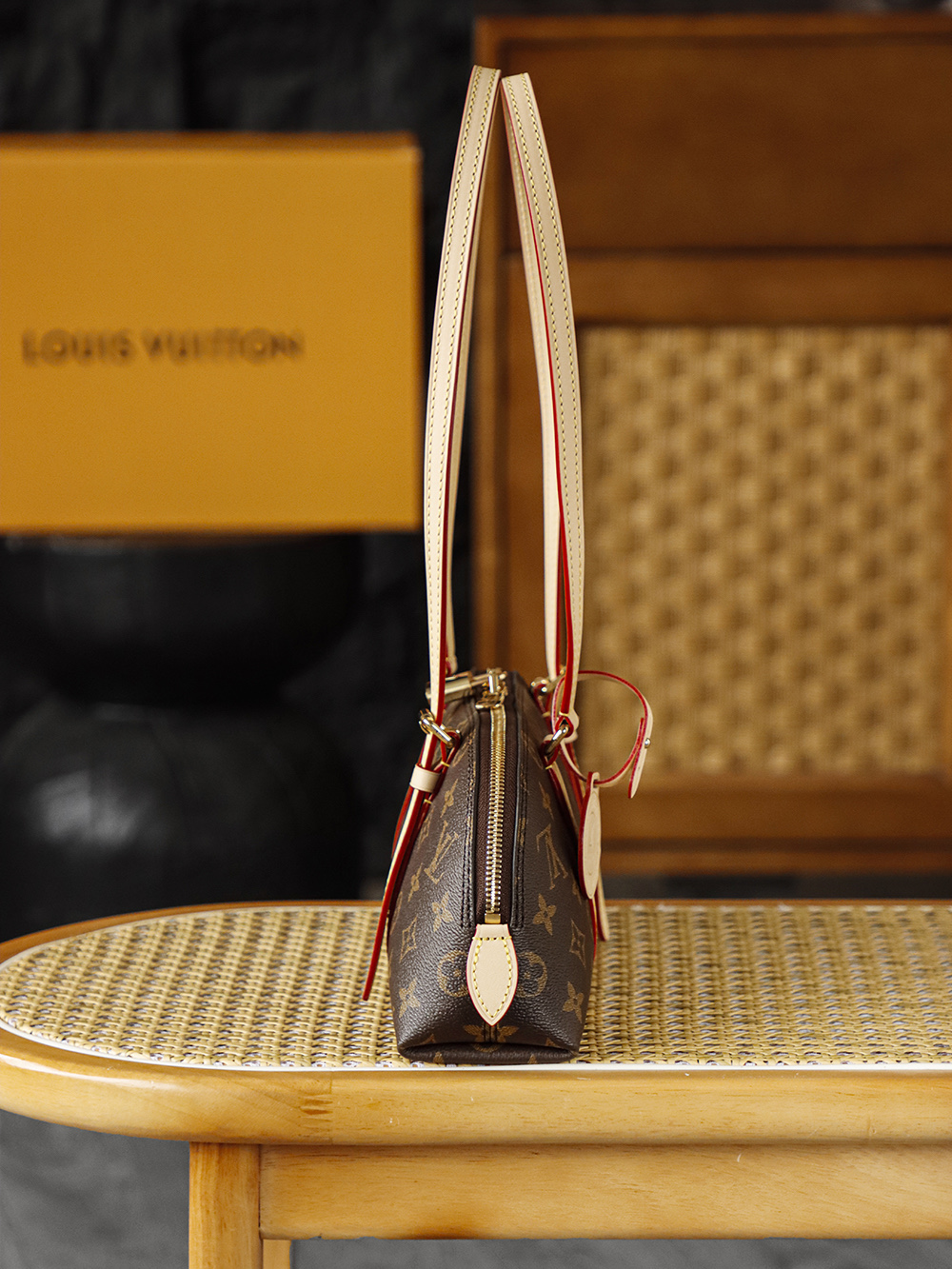 Louis Vuitton LV SQUIRE EAST WEST Travel Bag — Monogram Canvas with Gold-Tone Hardware — 1:1 Top-Tier Replica (A0 M28953)