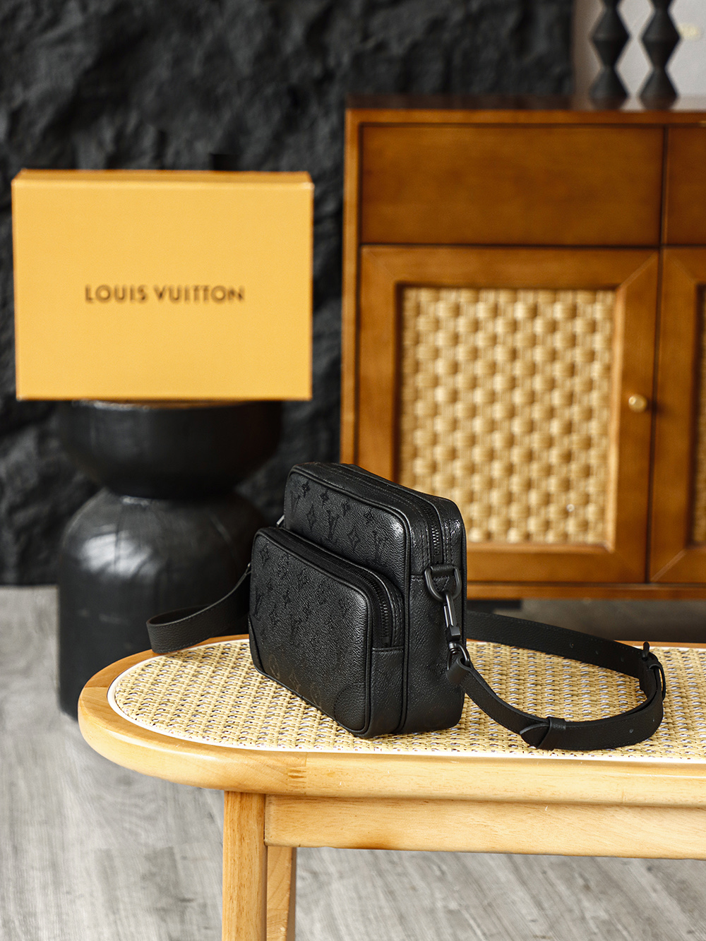 Louis Vuitton Nil  Monogram Midnight LV Travel Bag — Monogram Canvas with Gold-Tone Hardware — 1:1 Top-Tier Replica (A0 M26783)