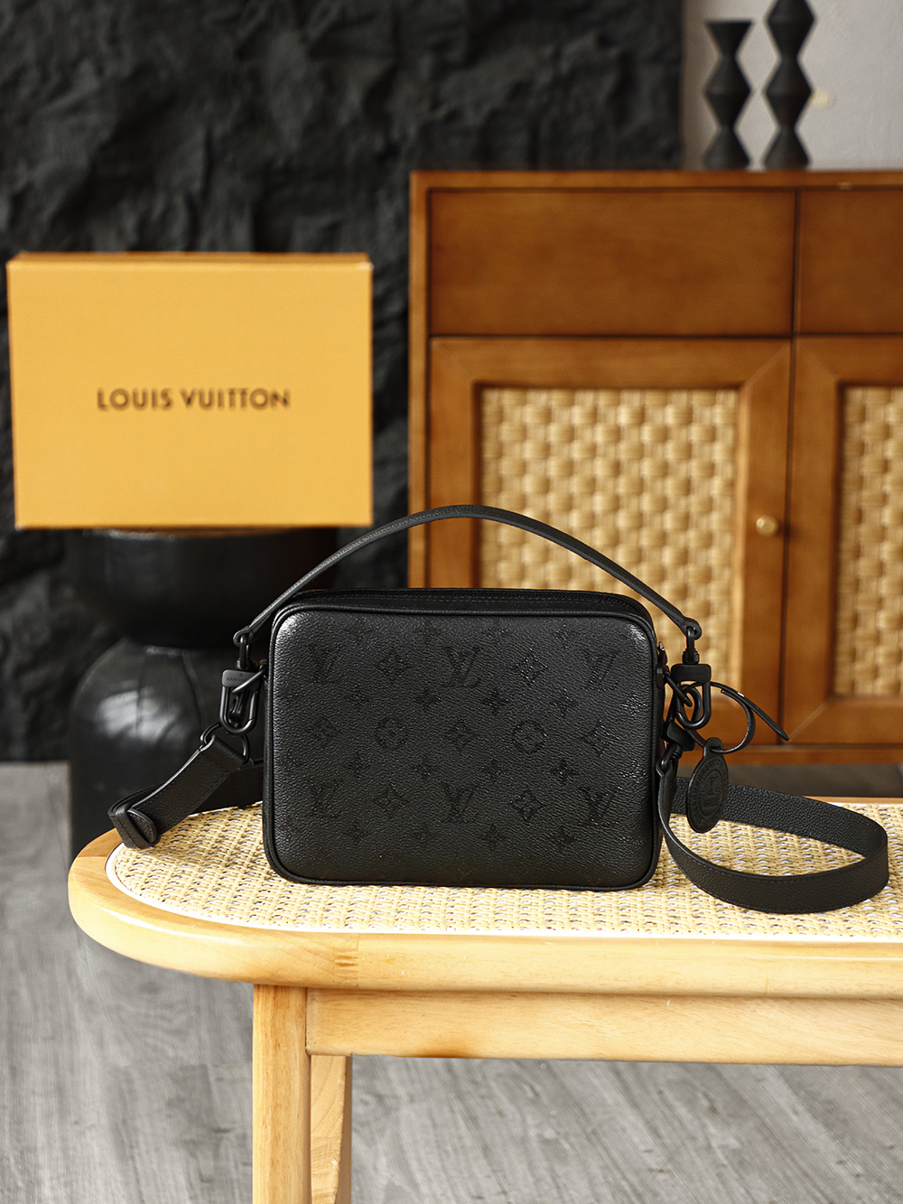 Louis Vuitton Nil  Monogram Midnight LV Travel Bag — Monogram Canvas with Gold-Tone Hardware — 1:1 Top-Tier Replica (A0 M26783)