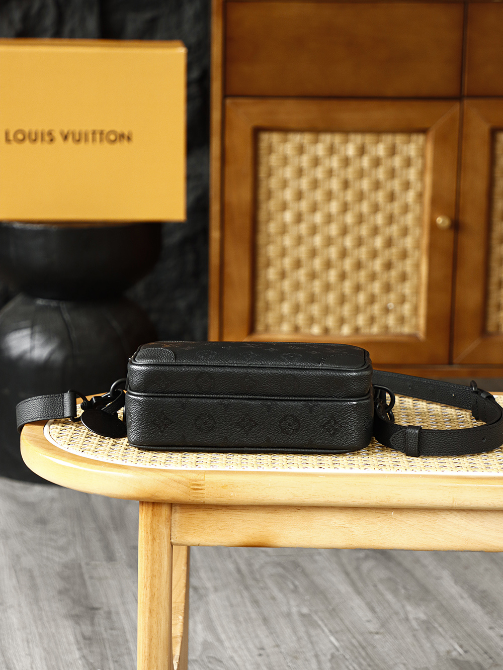Louis Vuitton Nil  Monogram Midnight LV Travel Bag — Monogram Canvas with Gold-Tone Hardware — 1:1 Top-Tier Replica (A0 M26783)