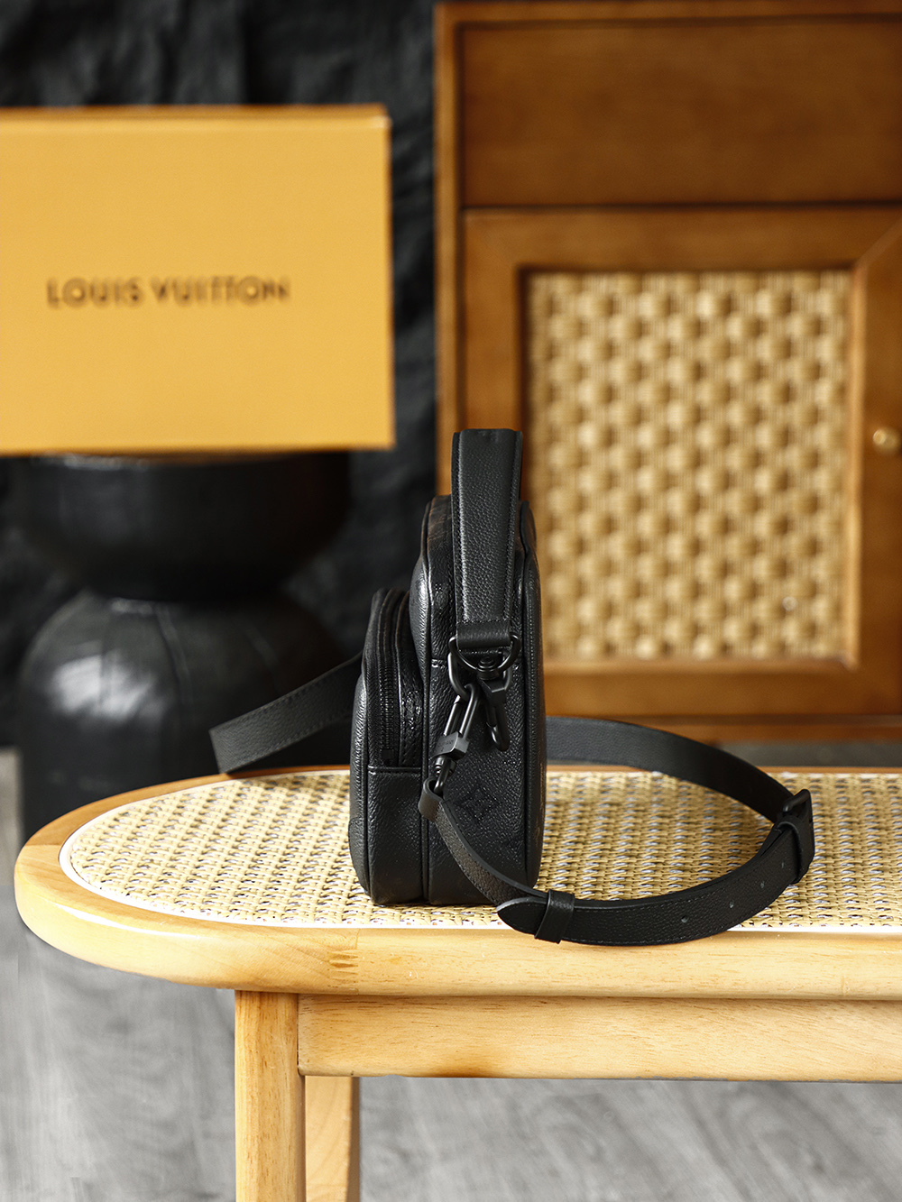 Louis Vuitton Nil  Monogram Midnight LV Travel Bag — Monogram Canvas with Gold-Tone Hardware — 1:1 Top-Tier Replica (A0 M26783)