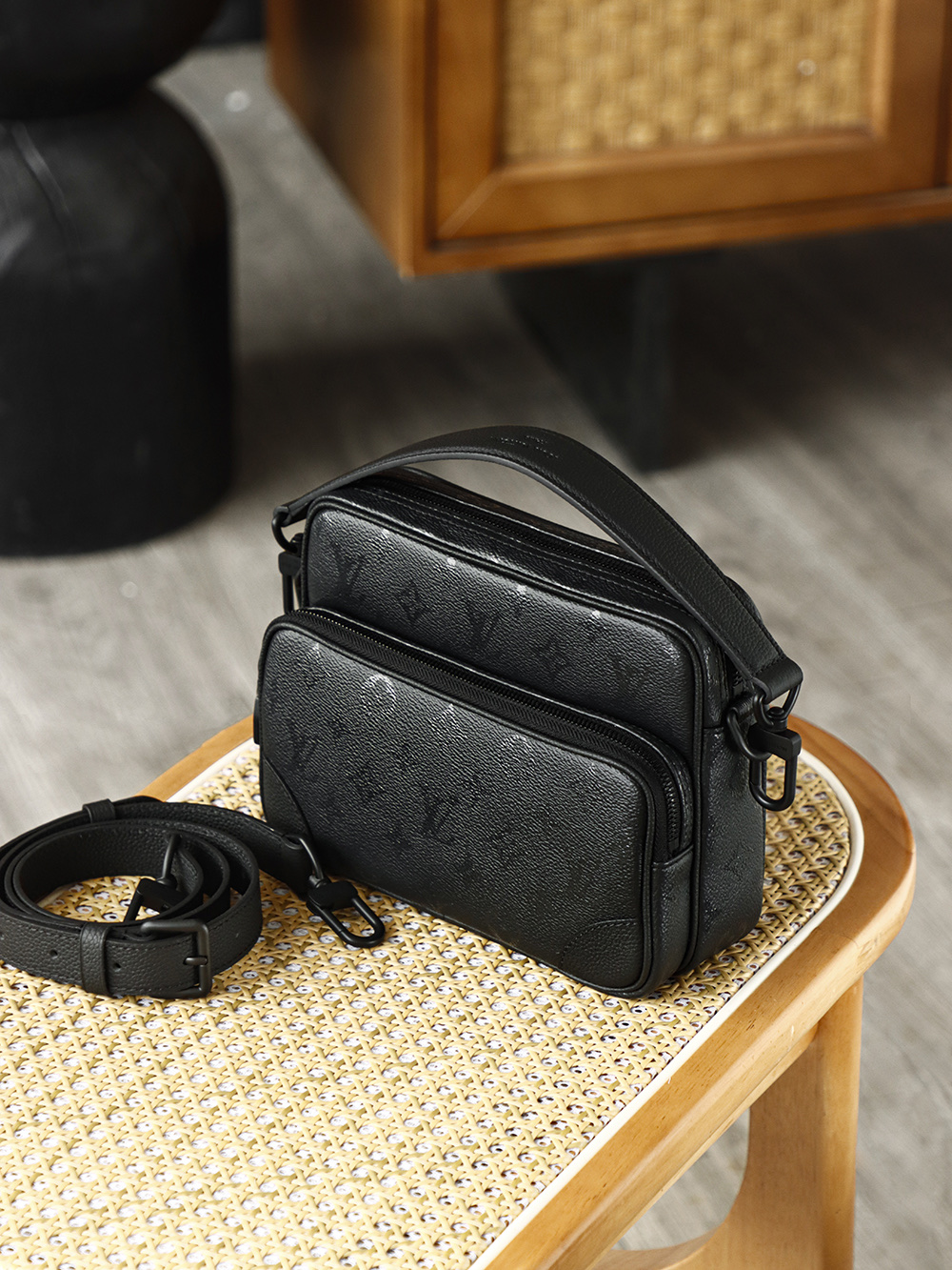 Louis Vuitton Nil  Monogram Midnight LV Travel Bag — Monogram Canvas with Gold-Tone Hardware — 1:1 Top-Tier Replica (A0 M26783)