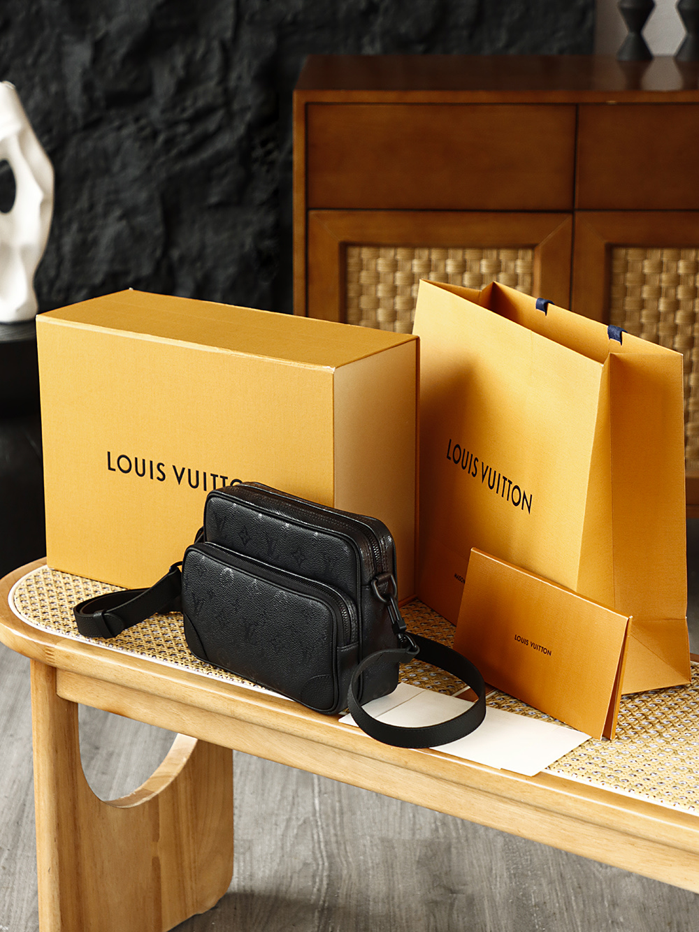 Louis Vuitton Nil  Monogram Midnight LV Travel Bag — Monogram Canvas with Gold-Tone Hardware — 1:1 Top-Tier Replica (A0 M26783)