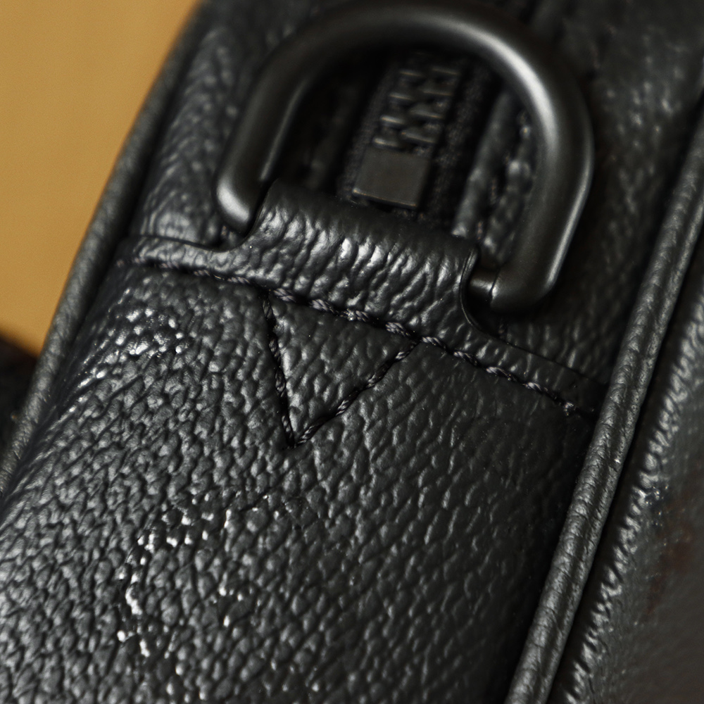 Louis Vuitton Nil  Monogram Midnight LV Travel Bag — Monogram Canvas with Gold-Tone Hardware — 1:1 Top-Tier Replica (A0 M26783)