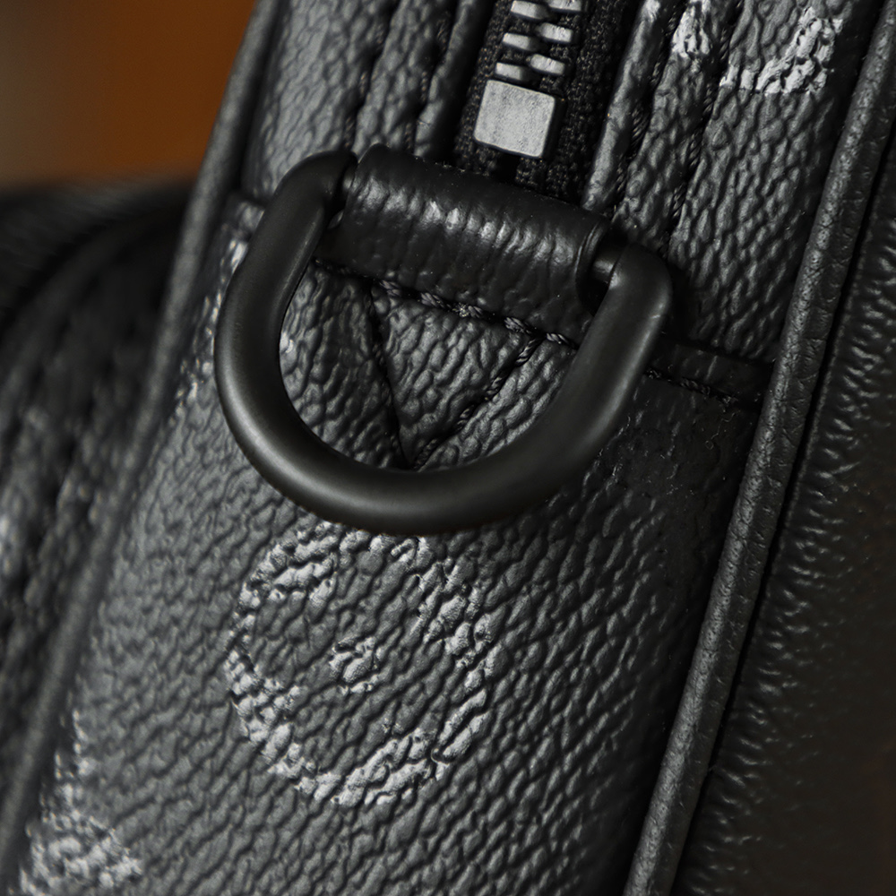 Louis Vuitton Nil  Monogram Midnight LV Travel Bag — Monogram Canvas with Gold-Tone Hardware — 1:1 Top-Tier Replica (A0 M26783)