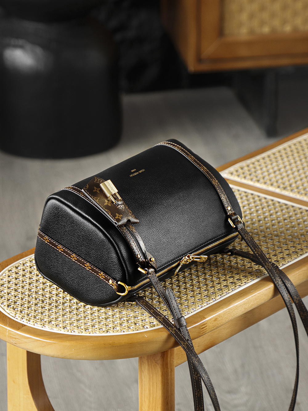 Louis Vuitton Express LV Travel Bag — Monogram Canvas with Gold-Tone Hardware — 1:1 Top-Tier Replica (A0 M26039)