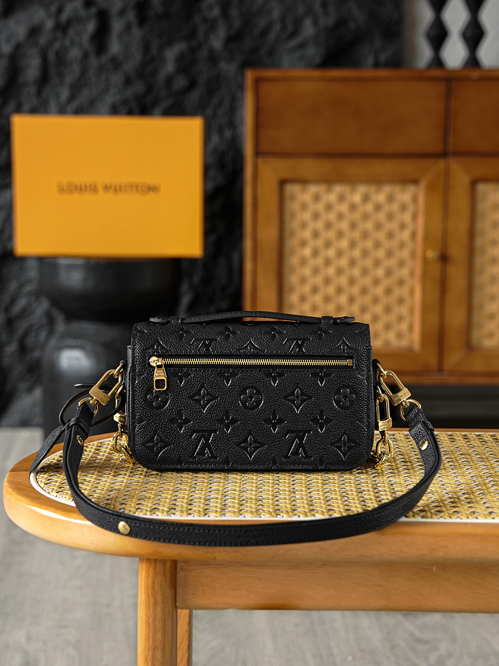 Louis Vuitton Pochette Metis East West LV Travel Bag — Monogram Canvas with Gold-Tone Hardware — 1:1 Top-Tier Replica (A0 M46595)