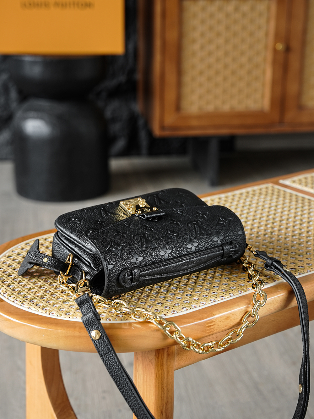 Louis Vuitton Pochette Metis East West LV Travel Bag — Monogram Canvas with Gold-Tone Hardware — 1:1 Top-Tier Replica (A0 M46595)