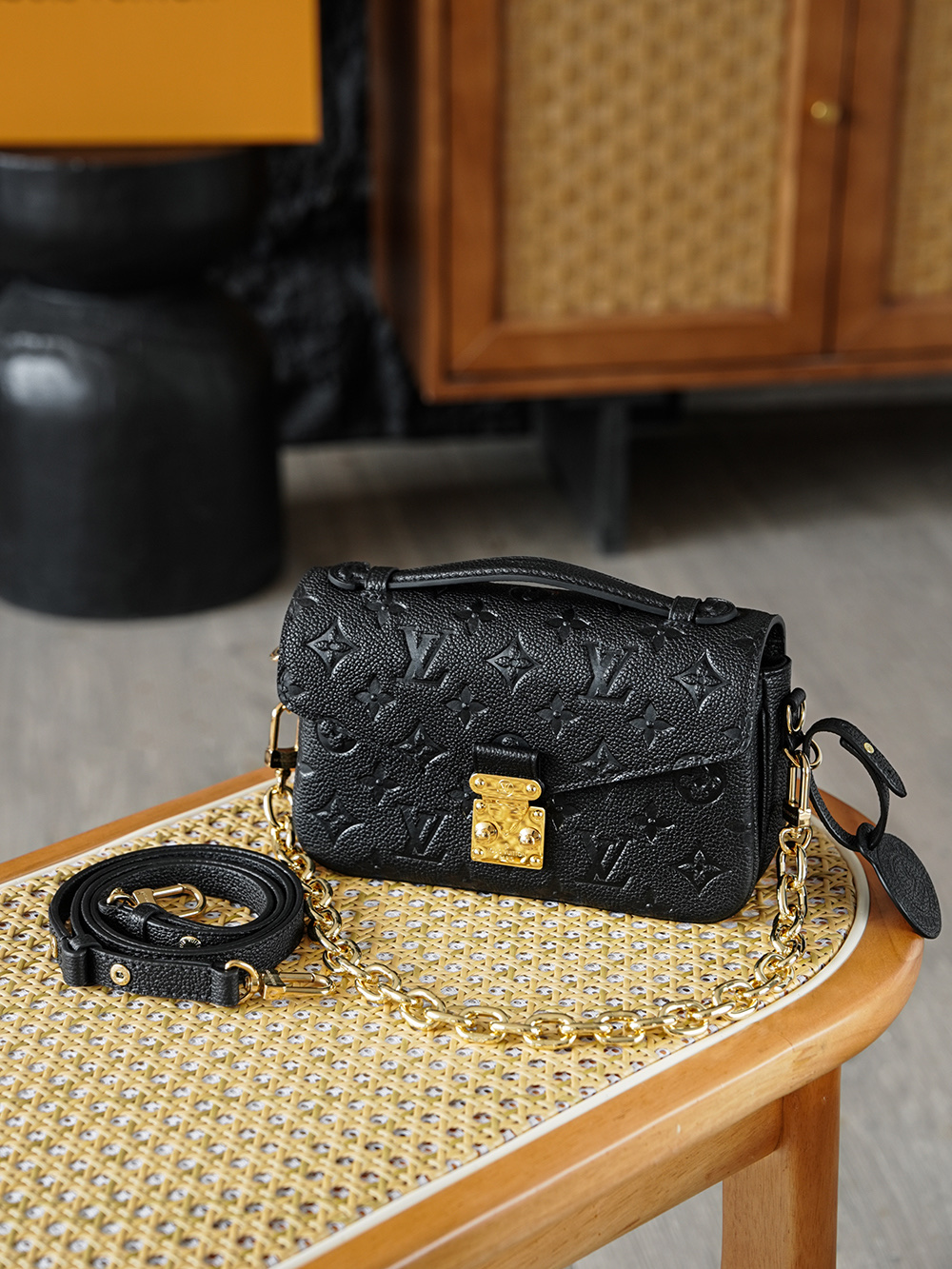 Louis Vuitton Pochette Metis East West LV Travel Bag — Monogram Canvas with Gold-Tone Hardware — 1:1 Top-Tier Replica (A0 M46595)