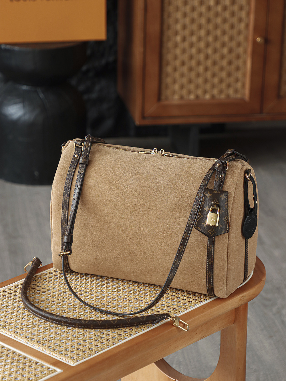 Louis Vuitton Express  LV Travel Bag — Monogram Canvas with Gold-Tone Hardware — 1:1 Top-Tier Replica (A0 M26358)