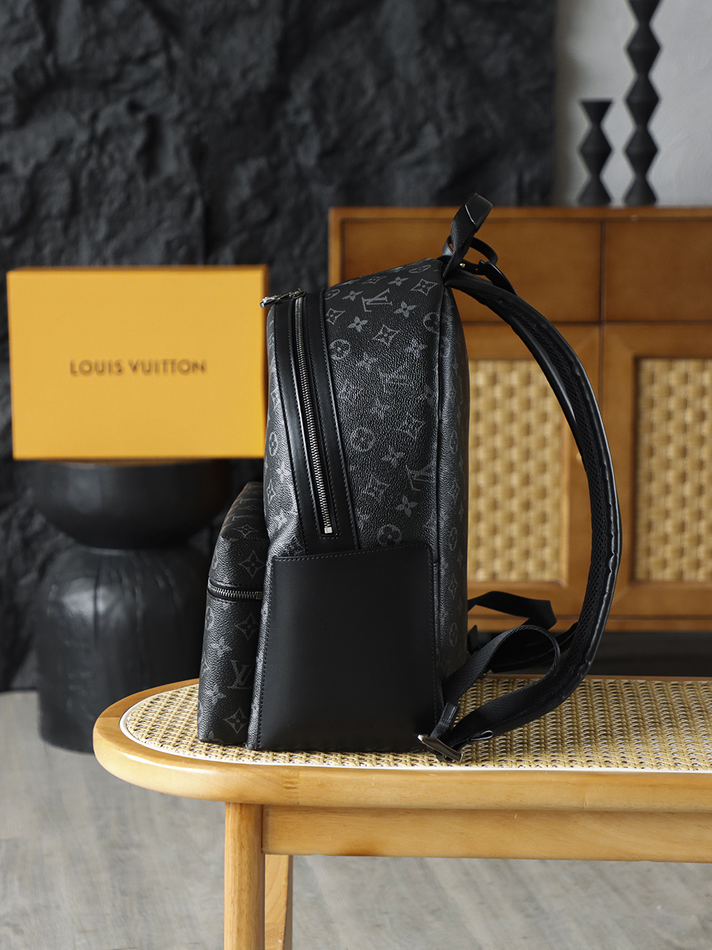 Louis Vuitton DISCOVERY  LV Travel Bag — Monogram Canvas with Gold-Tone Hardware — 1:1 Top-Tier Replica (A0 M22558)