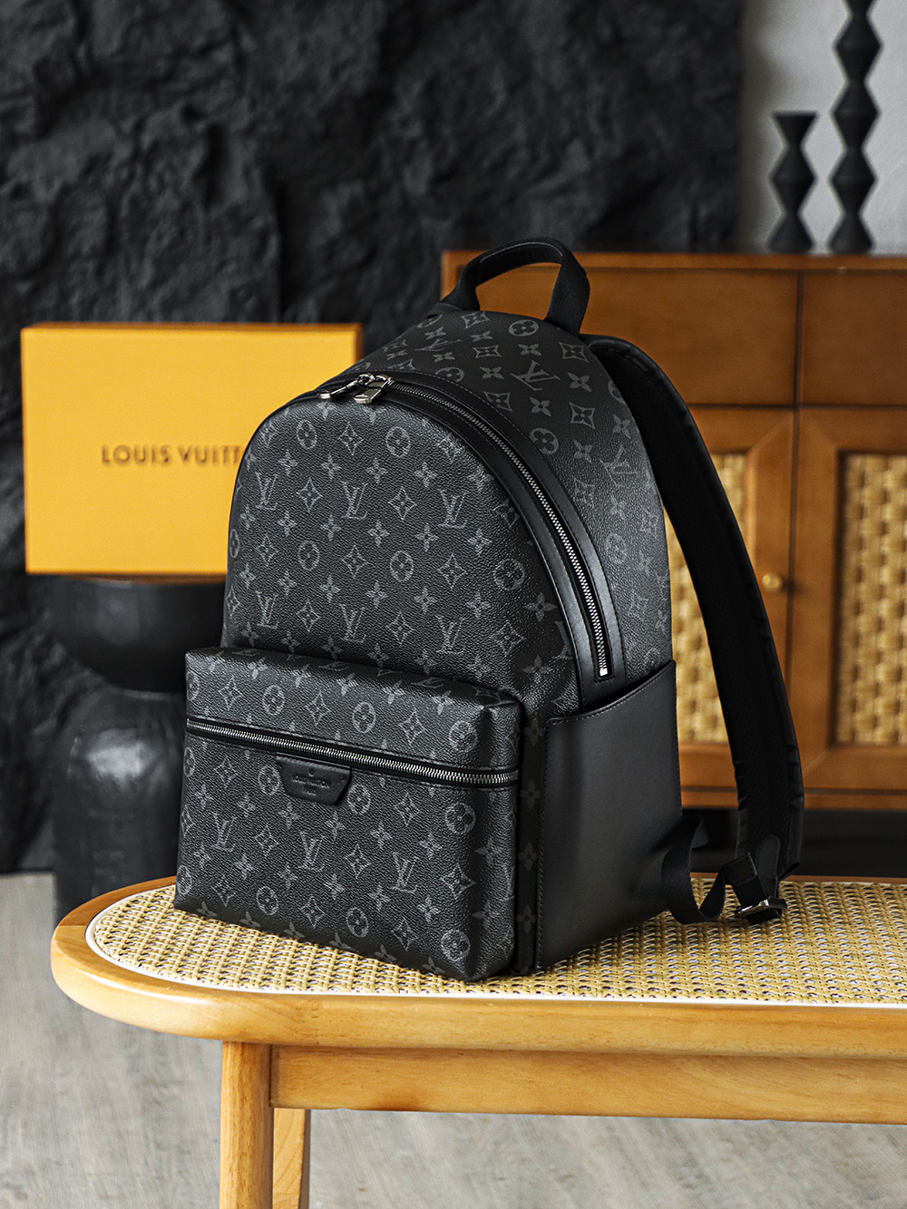 Louis Vuitton DISCOVERY  LV Travel Bag — Monogram Canvas with Gold-Tone Hardware — 1:1 Top-Tier Replica (A0 M22558)