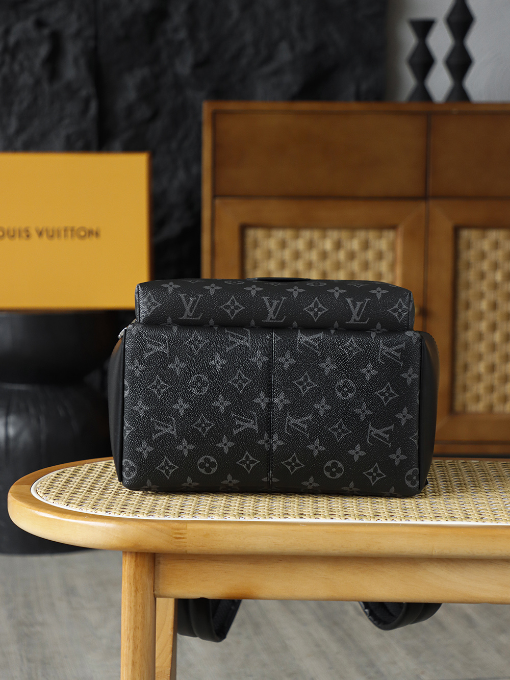 Louis Vuitton DISCOVERY  LV Travel Bag — Monogram Canvas with Gold-Tone Hardware — 1:1 Top-Tier Replica (A0 M22558)