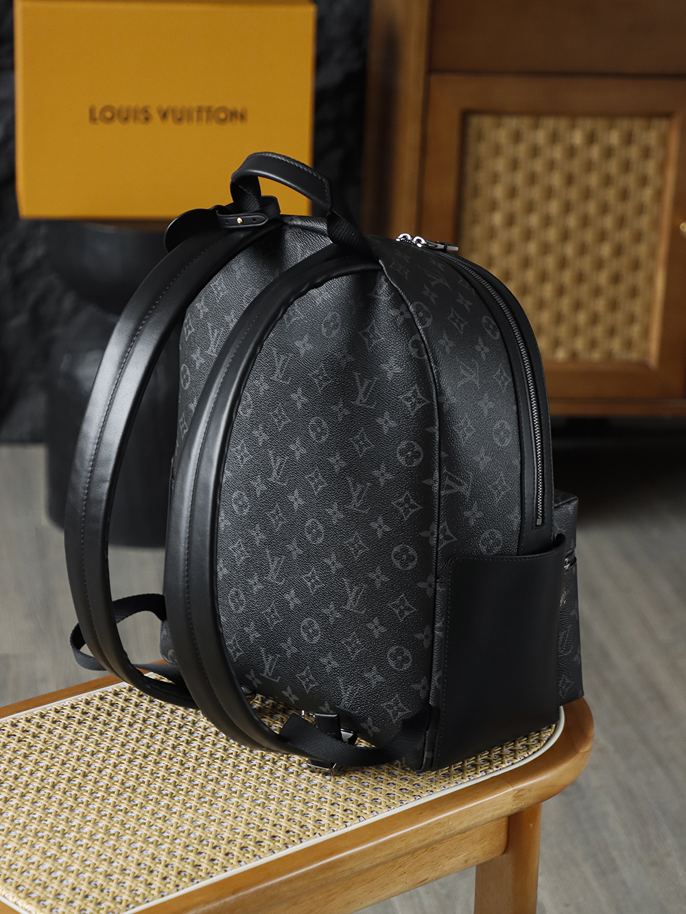 Louis Vuitton DISCOVERY  LV Travel Bag — Monogram Canvas with Gold-Tone Hardware — 1:1 Top-Tier Replica (A0 M22558)