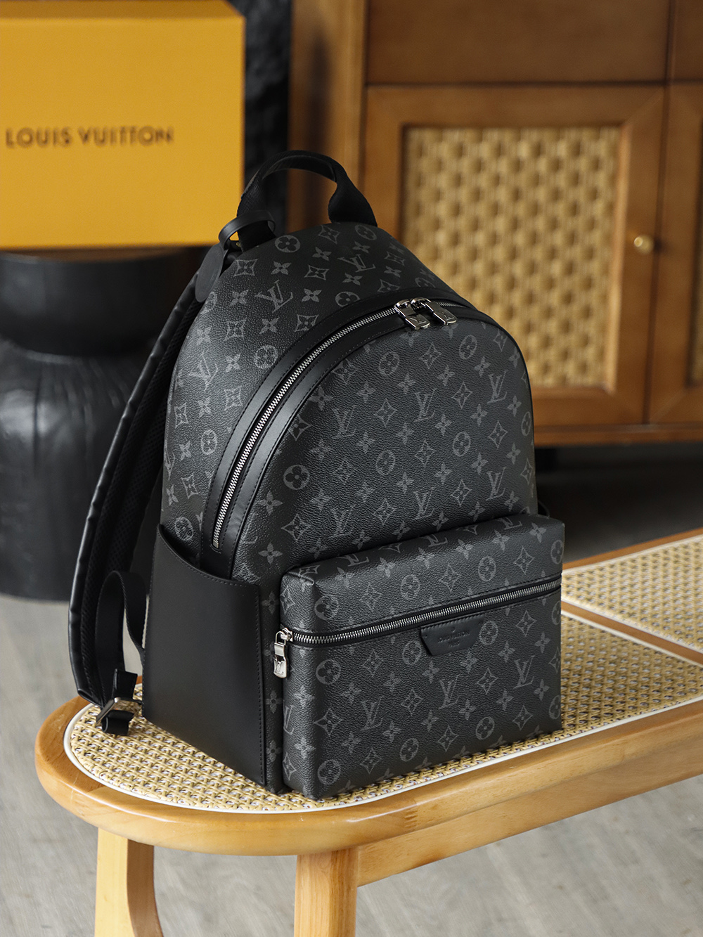 Louis Vuitton DISCOVERY  LV Travel Bag — Monogram Canvas with Gold-Tone Hardware — 1:1 Top-Tier Replica (A0 M22558)