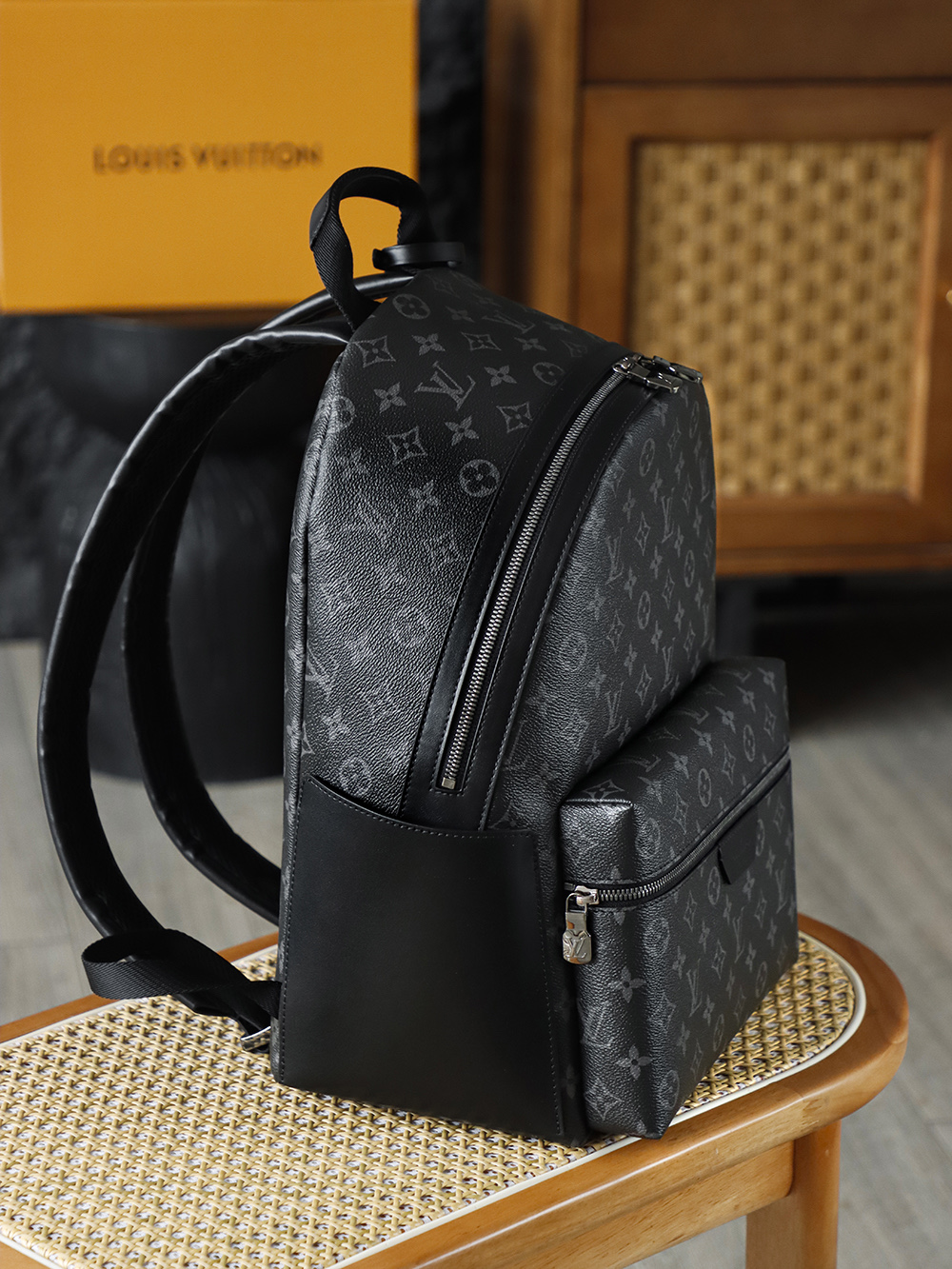 Louis Vuitton DISCOVERY  LV Travel Bag — Monogram Canvas with Gold-Tone Hardware — 1:1 Top-Tier Replica (A0 M22558)