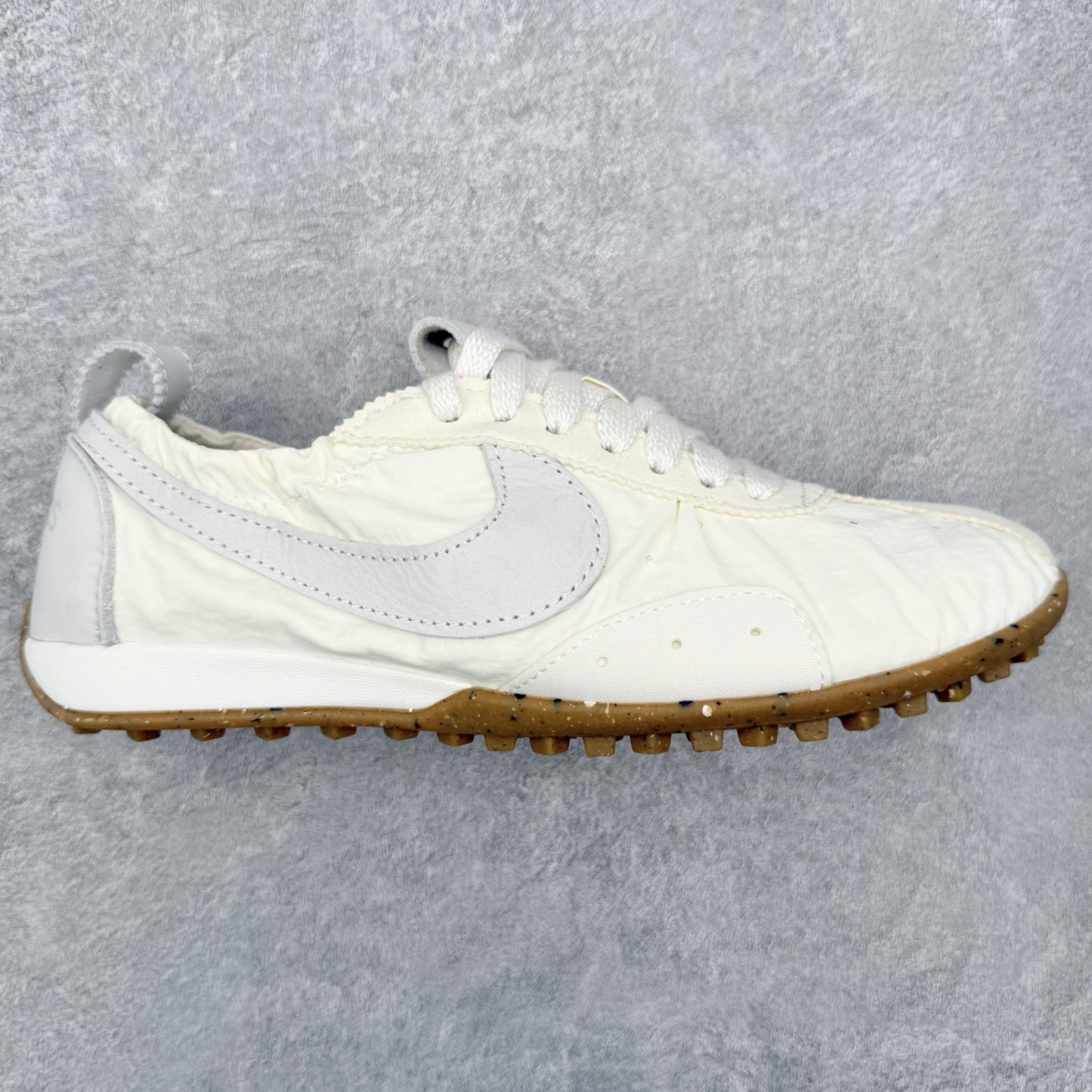  Nike x Jacquemus MOON SHOES 华夫 街头感舒适百搭生活休闲鞋  米白色  HV8547-002
