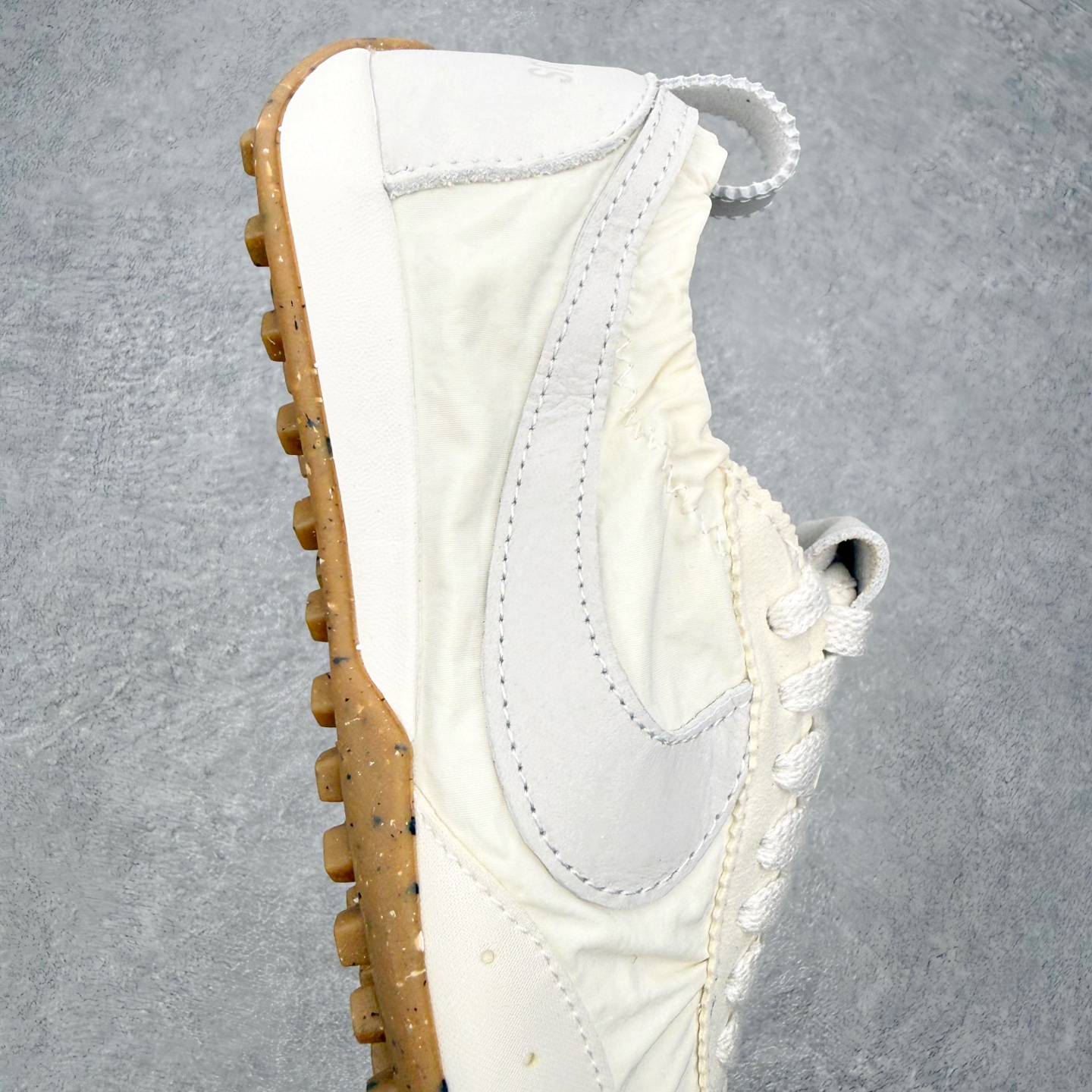  Nike x Jacquemus MOON SHOES 华夫 街头感舒适百搭生活休闲鞋  米白色  HV8547-002