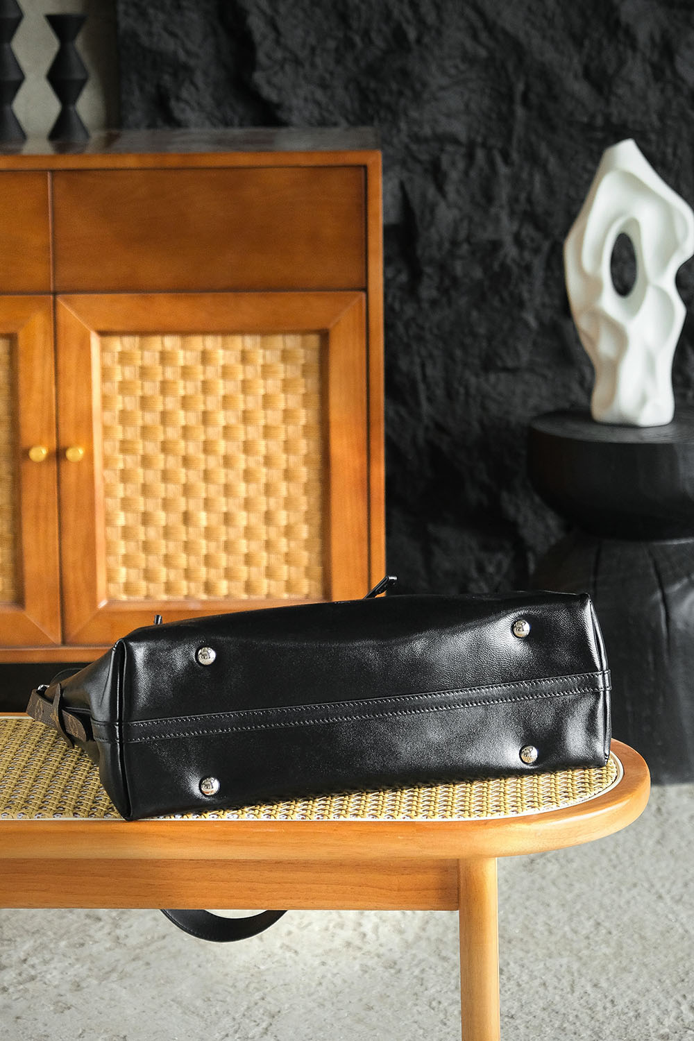 Louis Vuitton Carryall Dark MM LV Travel Bag — Monogram Canvas with Gold-Tone Hardware — 1:1 Top-Tier Replica 托特 (A0 M25143)