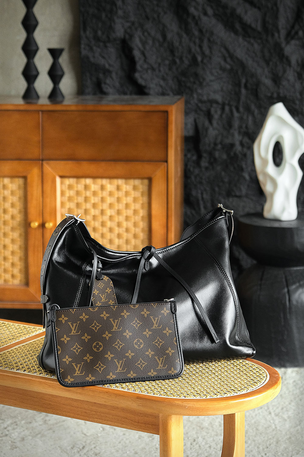 Louis Vuitton Carryall Dark MM LV Travel Bag — Monogram Canvas with Gold-Tone Hardware — 1:1 Top-Tier Replica 托特 (A0 M25143)