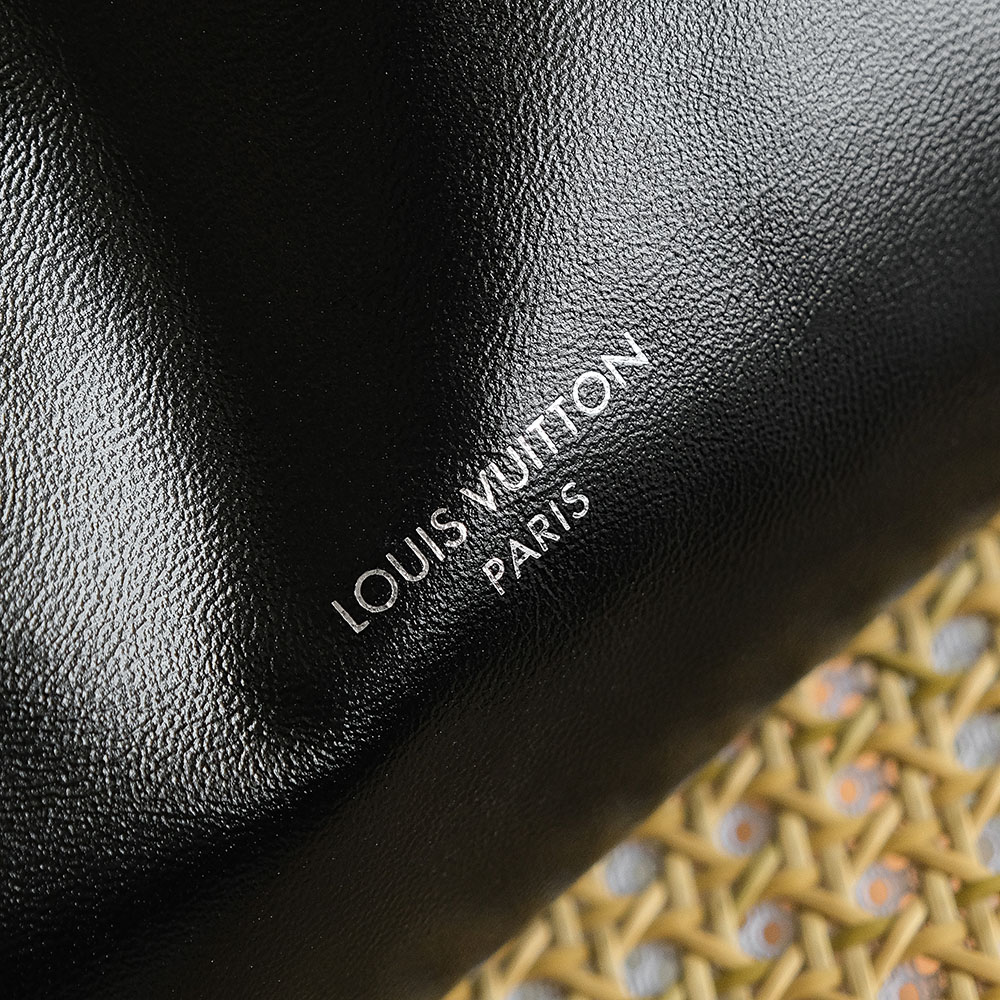 Louis Vuitton Carryall Dark MM LV Travel Bag — Monogram Canvas with Gold-Tone Hardware — 1:1 Top-Tier Replica 托特 (A0 M25143)