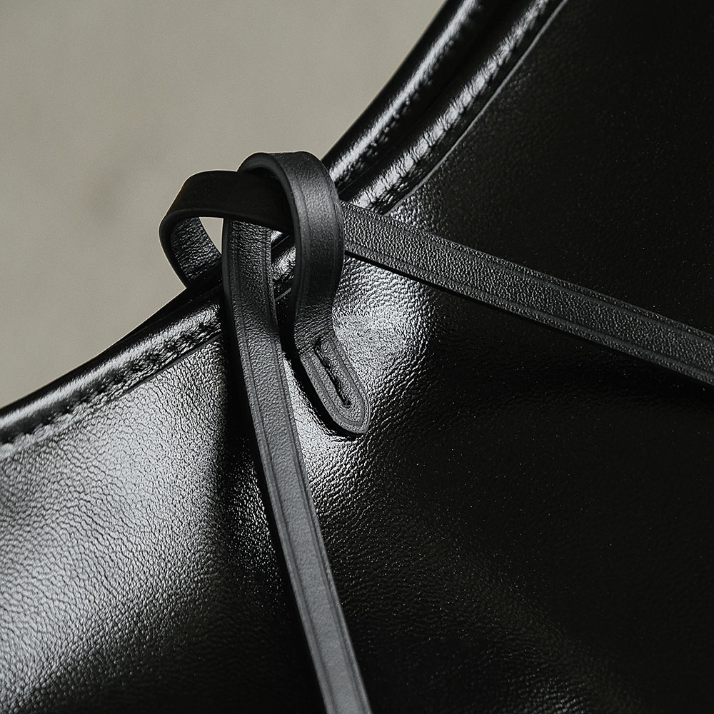 Louis Vuitton Carryall Dark MM LV Travel Bag — Monogram Canvas with Gold-Tone Hardware — 1:1 Top-Tier Replica 托特 (A0 M25143)
