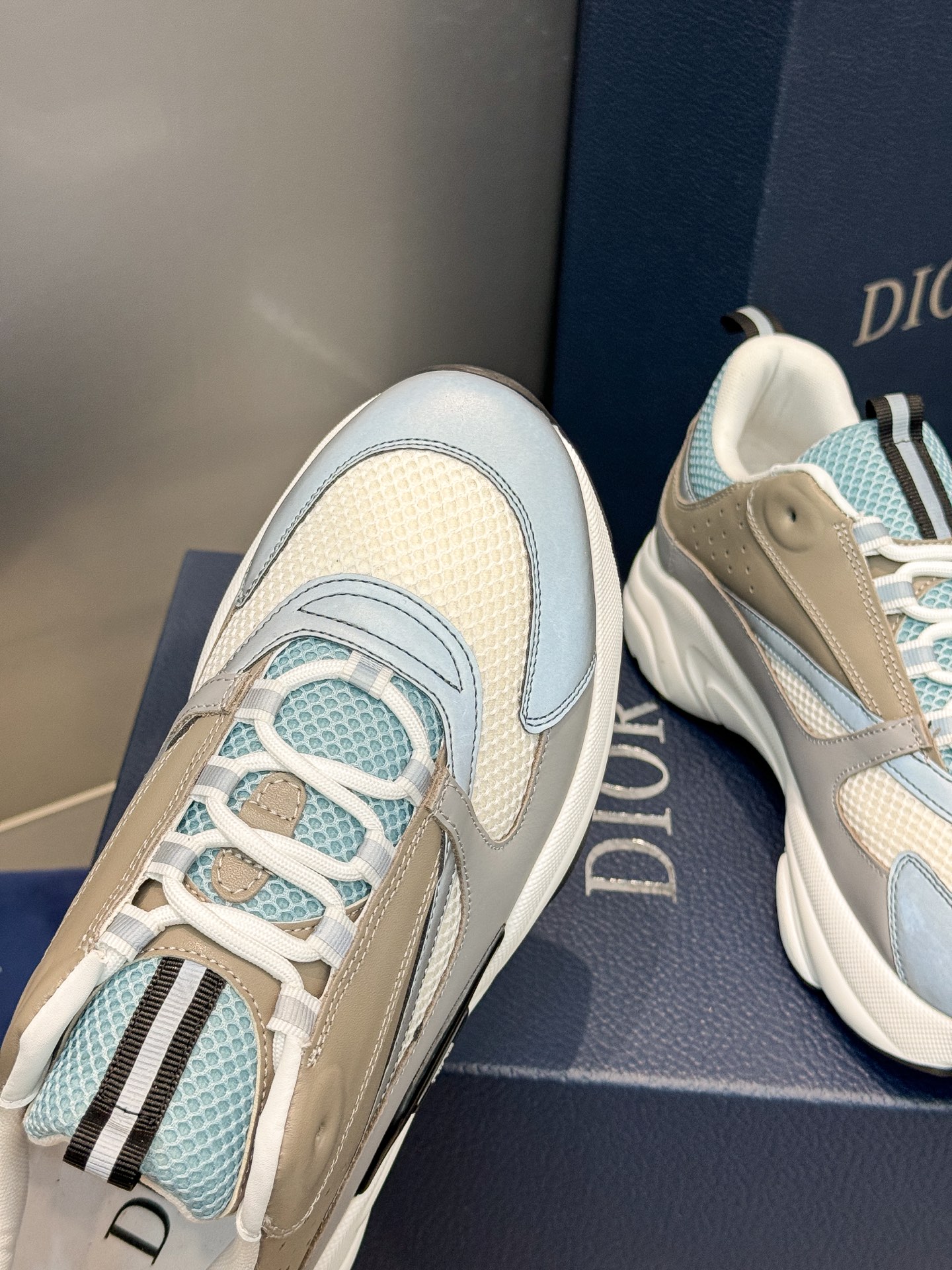Dior B22 Sneakers - Technical Mesh and Calfskin Luxury Runners | Premium Retro Design 3SN231