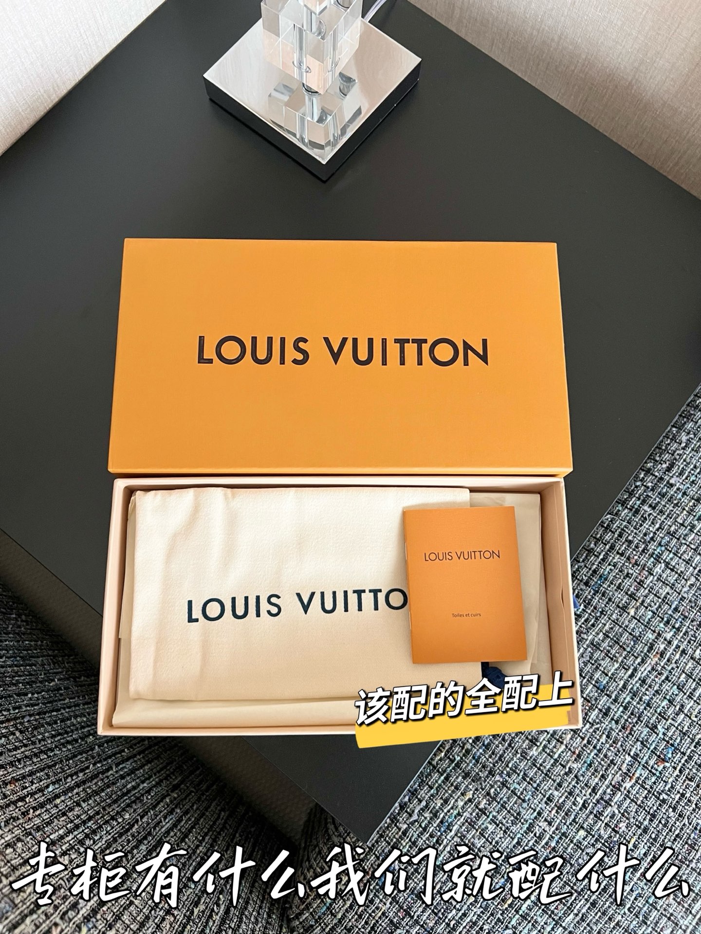 LOUIS VUITTON  村上隆  Takashi Murakami 6AM 联名款 圆头套脚 一字拖鞋女款白色  1AGZUU