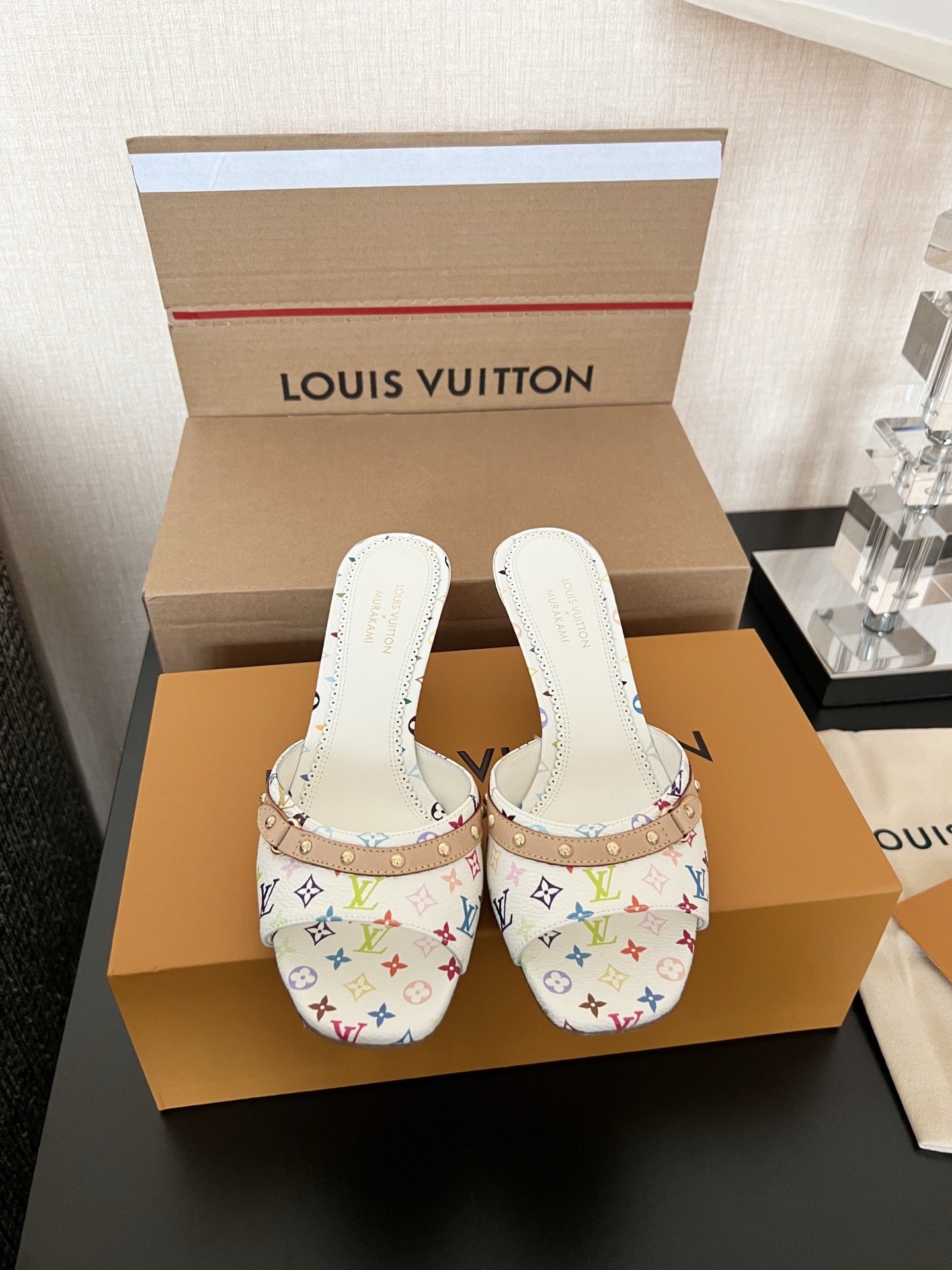 5.5CM LOUIS VUITTON  村上隆  Takashi Murakami 6AM 联名款 圆头套脚 一字拖鞋女款白色 1AGWT9