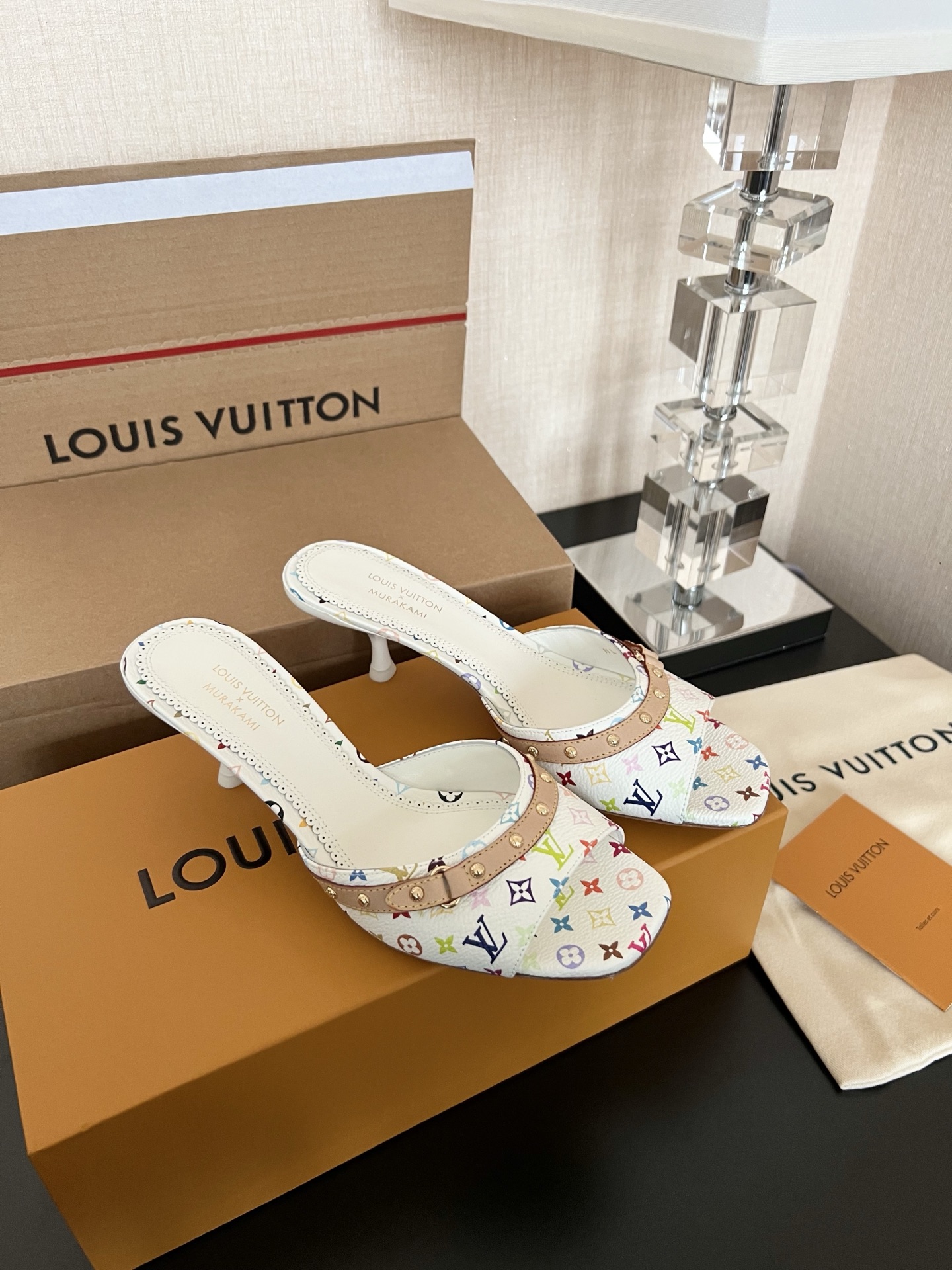 5.5CM LOUIS VUITTON  村上隆  Takashi Murakami 6AM 联名款 圆头套脚 一字拖鞋女款白色 1AGWT9