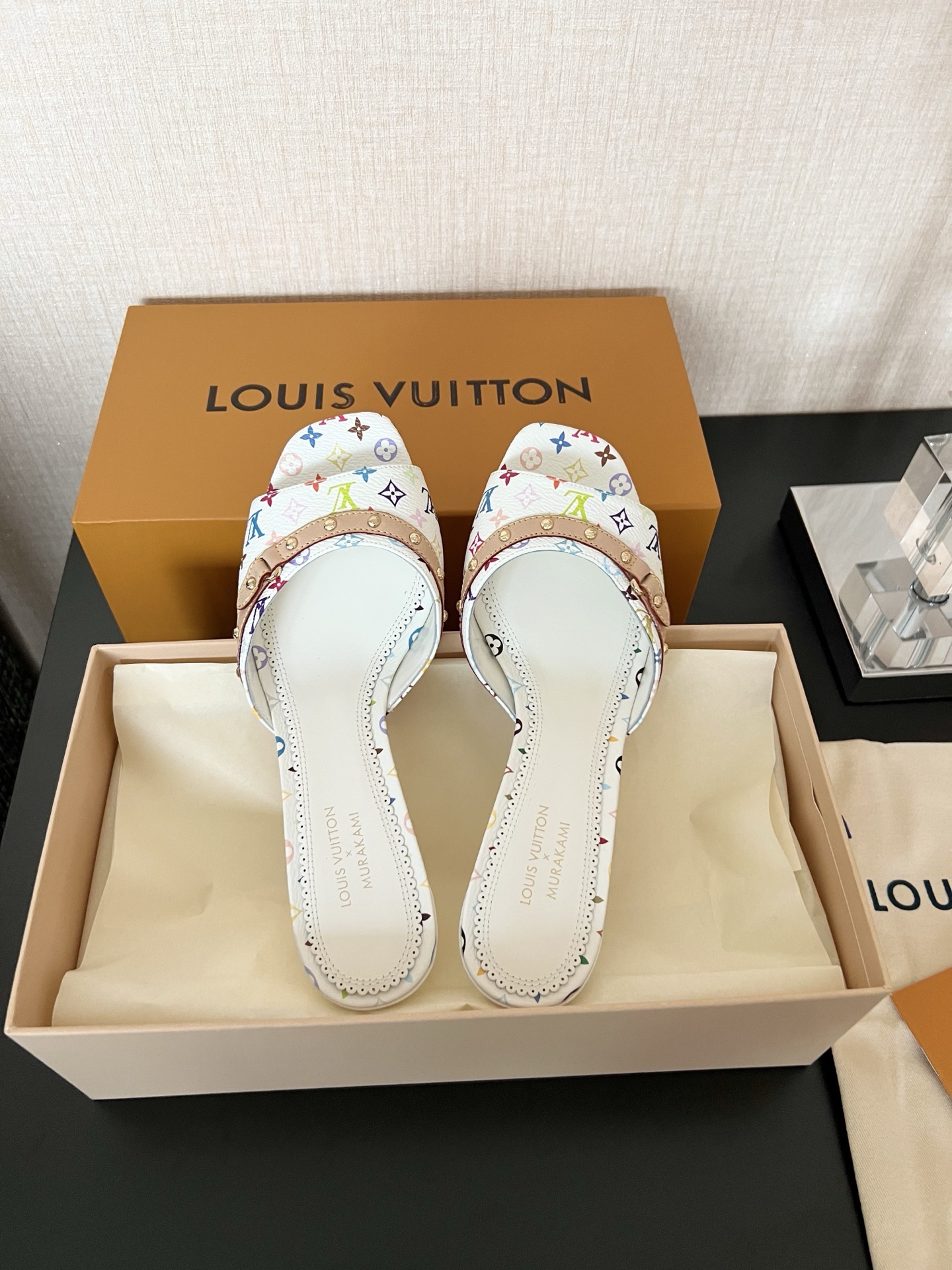 5.5CM LOUIS VUITTON  村上隆  Takashi Murakami 6AM 联名款 圆头套脚 一字拖鞋女款白色 1AGWT9