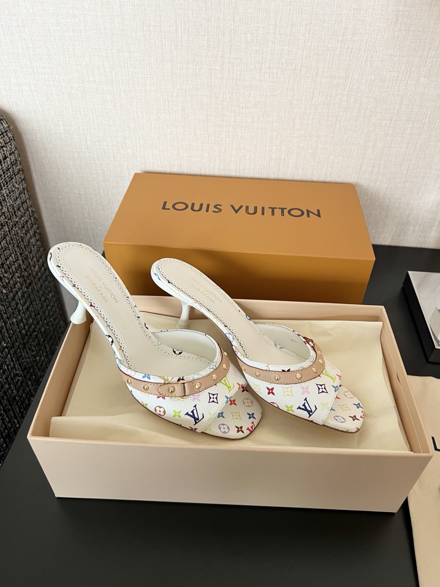 5.5CM LOUIS VUITTON  村上隆  Takashi Murakami 6AM 联名款 圆头套脚 一字拖鞋女款白色 1AGWT9