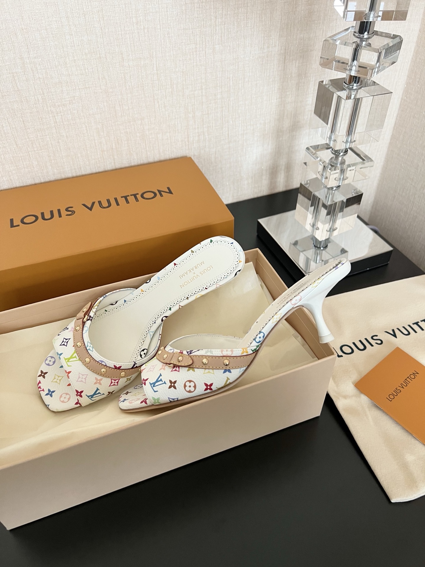 5.5CM LOUIS VUITTON  村上隆  Takashi Murakami 6AM 联名款 圆头套脚 一字拖鞋女款白色 1AGWT9