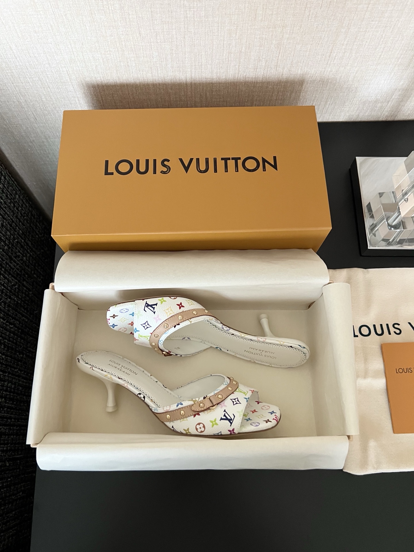 5.5CM LOUIS VUITTON  村上隆  Takashi Murakami 6AM 联名款 圆头套脚 一字拖鞋女款白色 1AGWT9