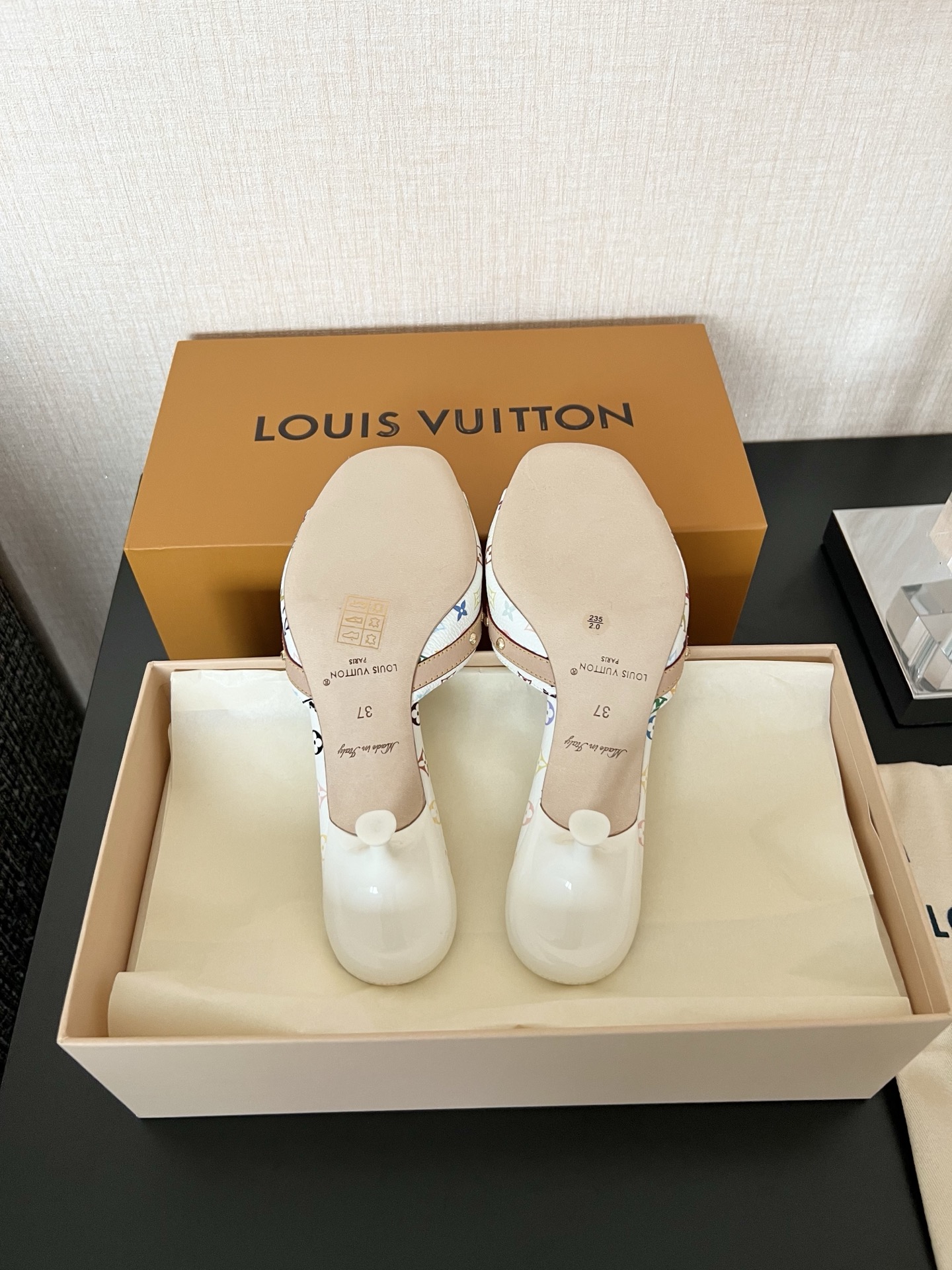 5.5CM LOUIS VUITTON  村上隆  Takashi Murakami 6AM 联名款 圆头套脚 一字拖鞋女款白色 1AGWT9