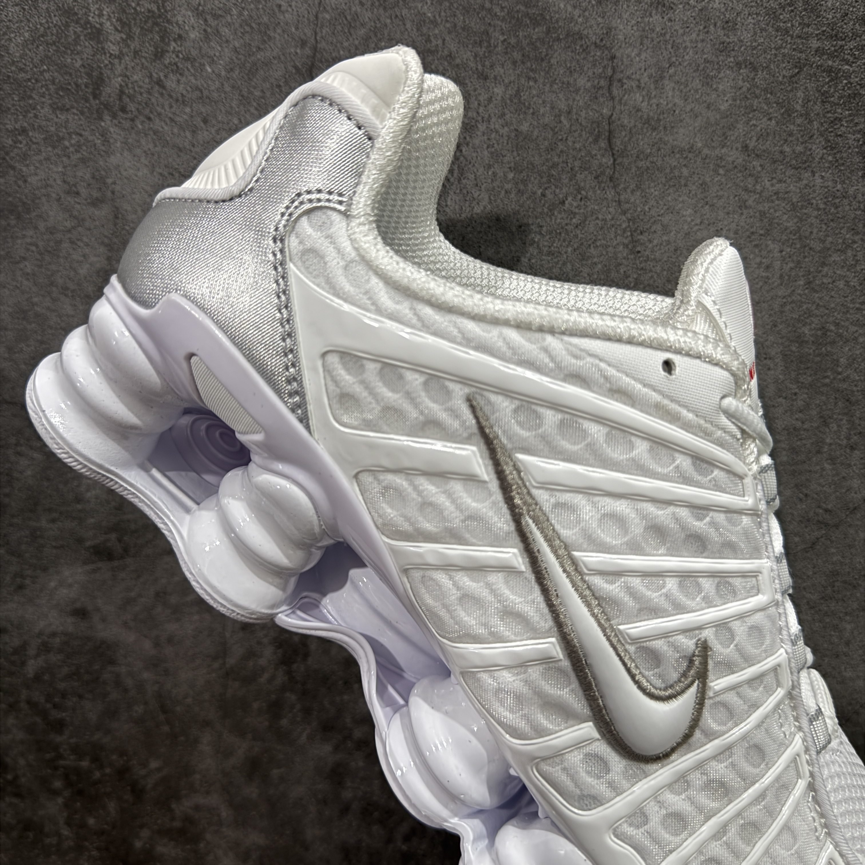 Nike Shox TL  全掌气柱缓震 休闲 运动跑鞋  男鞋 波鞋 白银 AV3595-100 