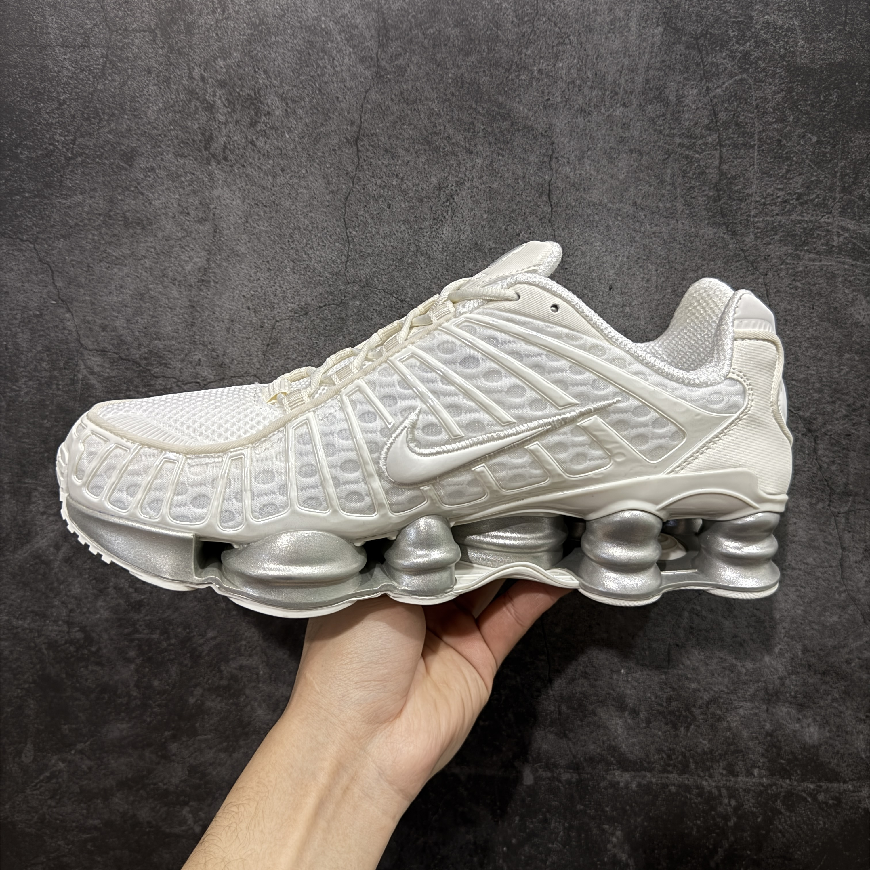 Nike Shox TL  全掌气柱缓震 休闲 运动跑鞋  男鞋 波鞋 白银色AR3566-103 N