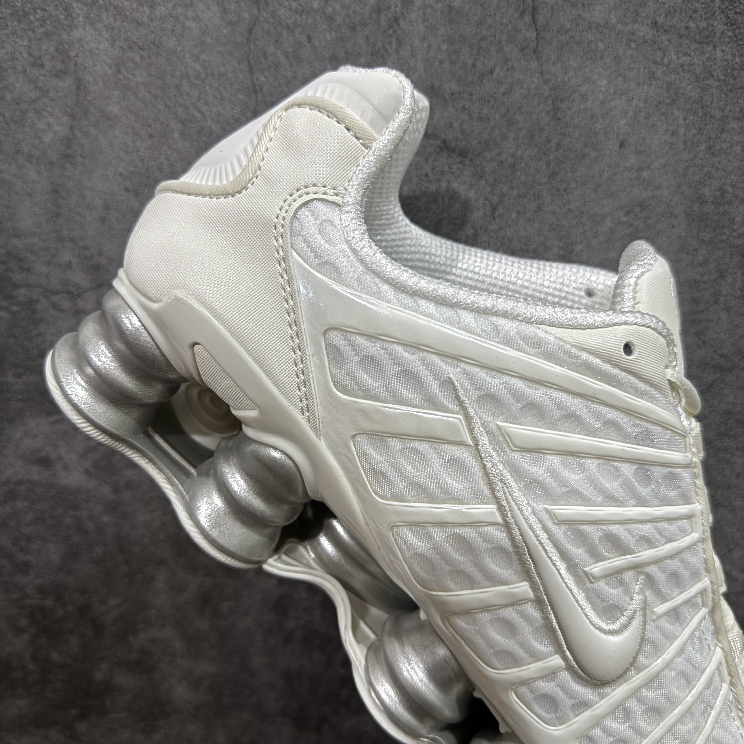 Nike Shox TL  全掌气柱缓震 休闲 运动跑鞋  男鞋 波鞋 白银色AR3566-103 N