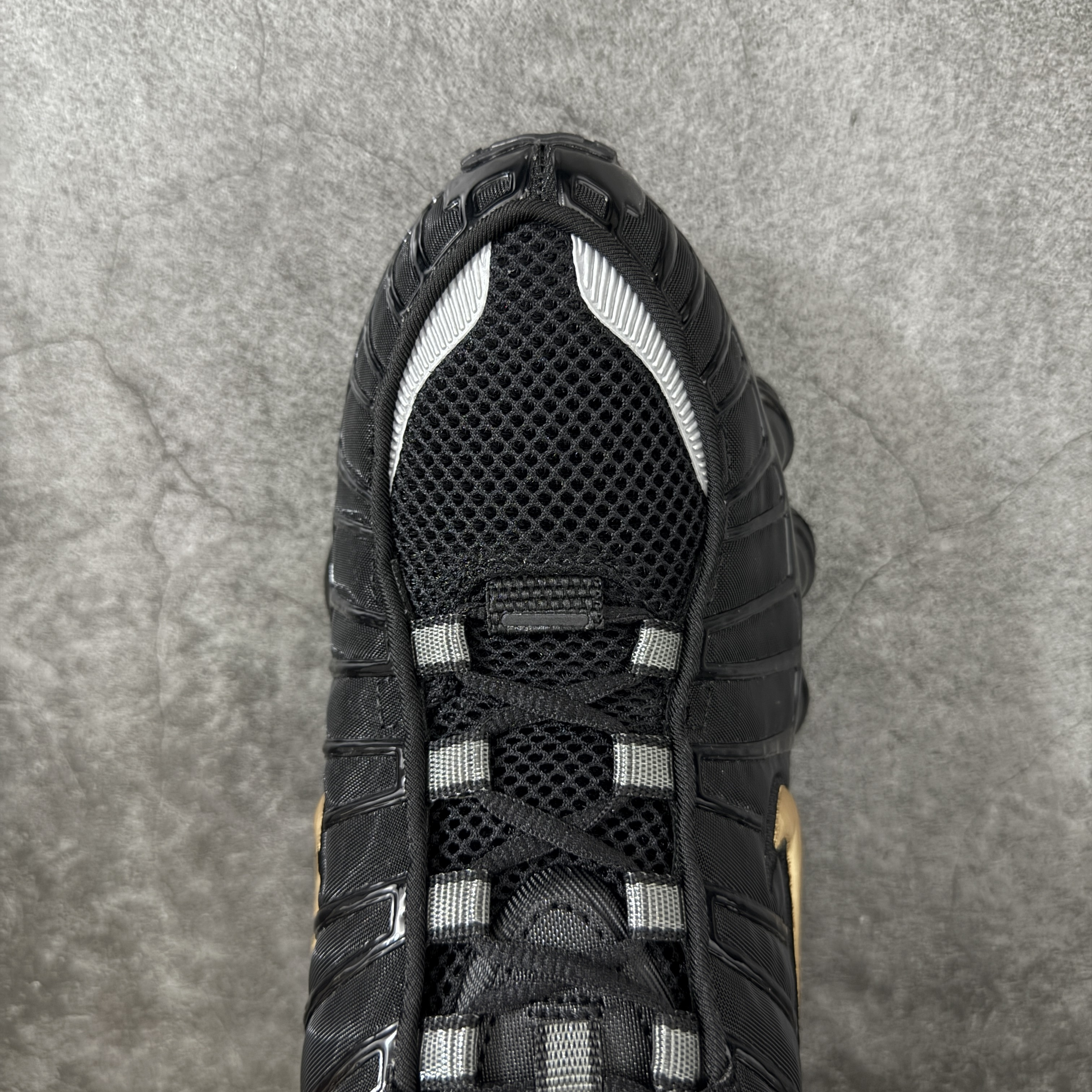 Nike Shox TL  全掌气柱缓震 休闲 运动跑鞋  男鞋 波鞋 黑金色BV1388-001