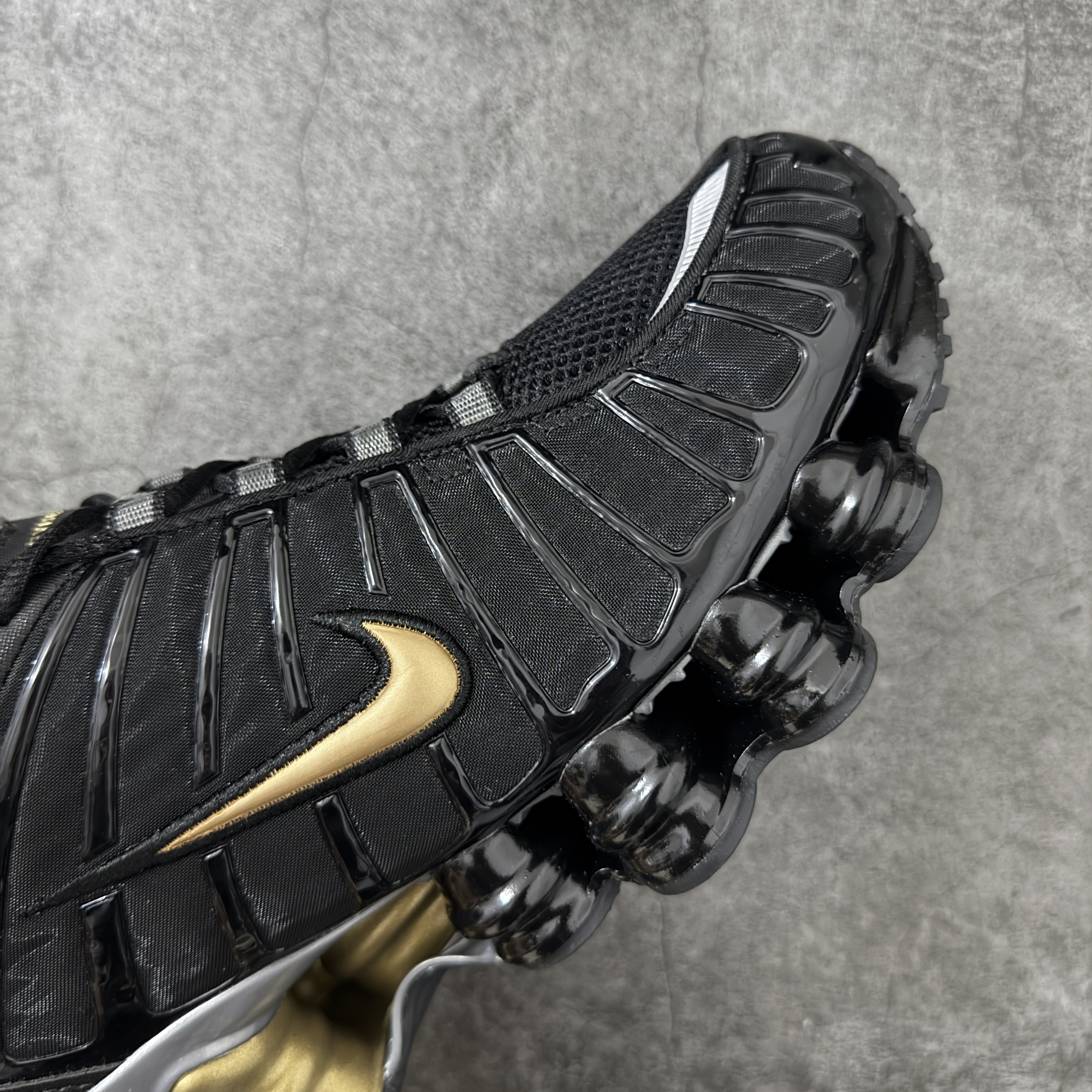 Nike Shox TL  全掌气柱缓震 休闲 运动跑鞋  男鞋 波鞋 黑金色BV1388-001