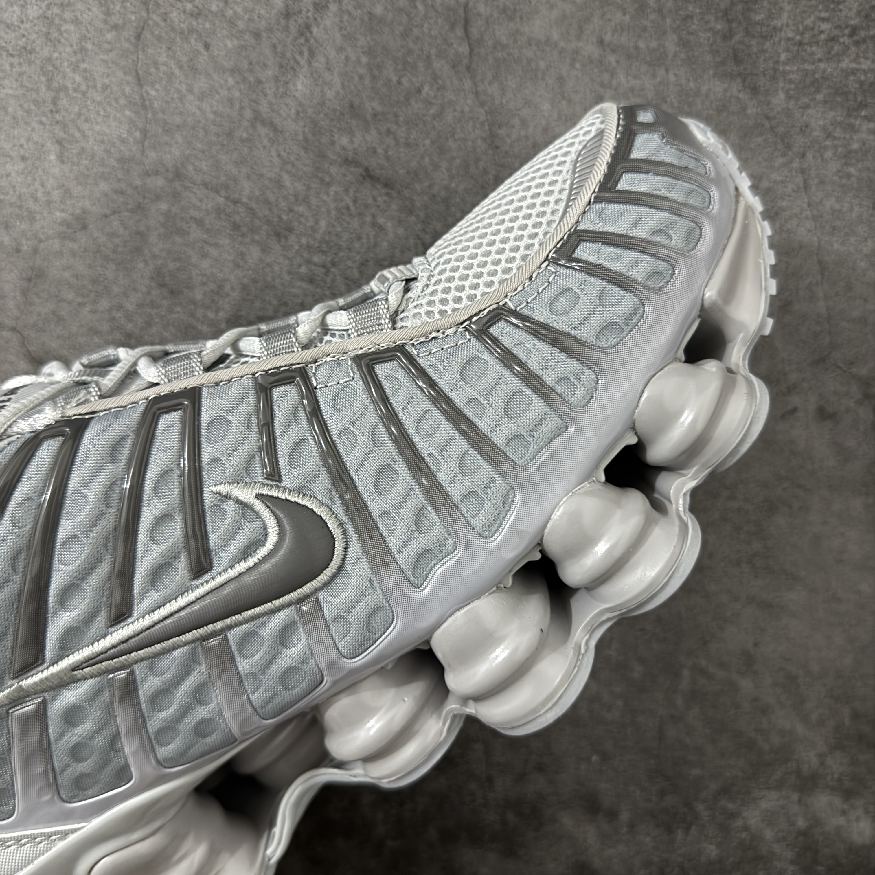 Nike Shox TL  全掌气柱缓震 休闲 运动跑鞋  男鞋 波鞋 灰色AV3595-015 