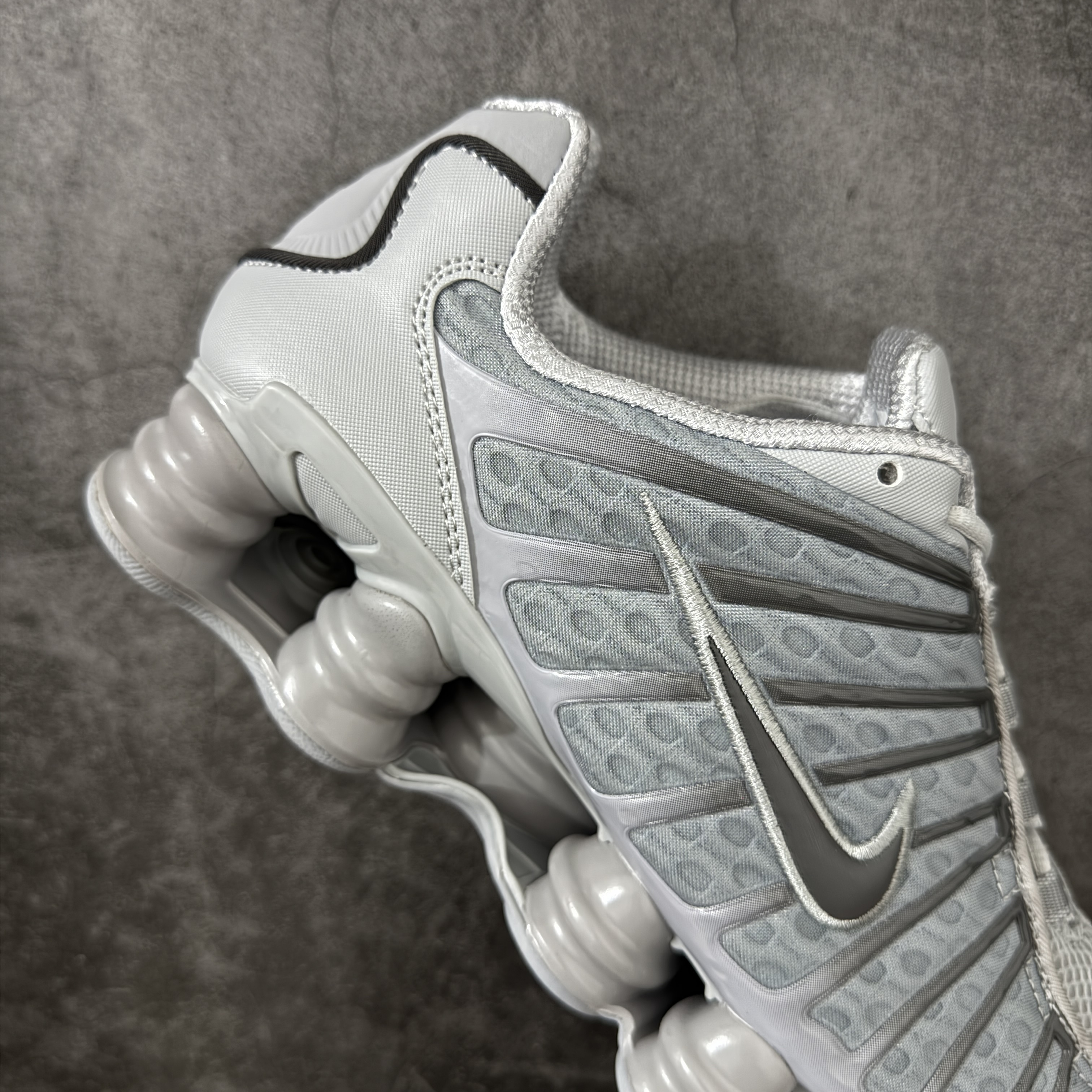 Nike Shox TL  全掌气柱缓震 休闲 运动跑鞋  男鞋 波鞋 灰色AV3595-015 