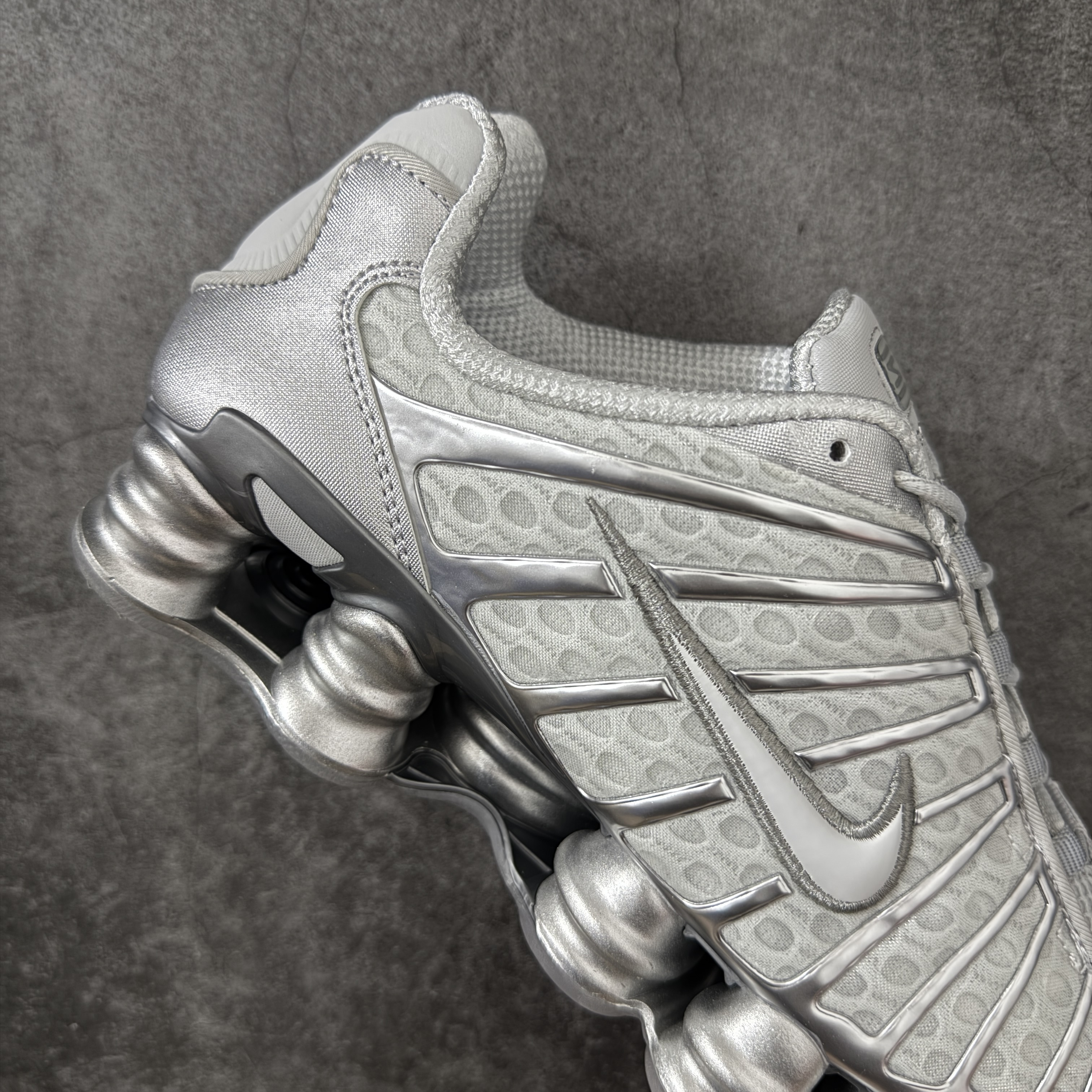 Nike Shox TL  全掌气柱缓震 休闲 运动跑鞋  男鞋 波鞋 灰银色AR3566-003|