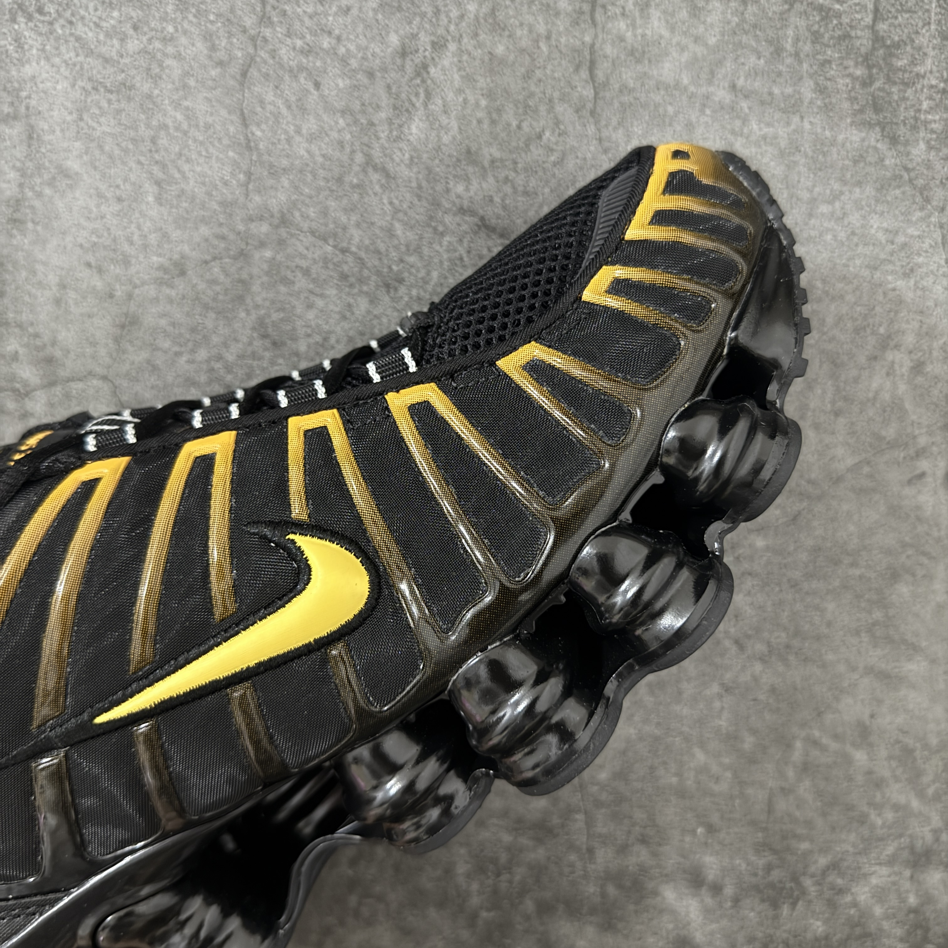 Nike Shox TL  全掌气柱缓震 休闲 运动跑鞋  男鞋 波鞋 黑金 AV3595-013