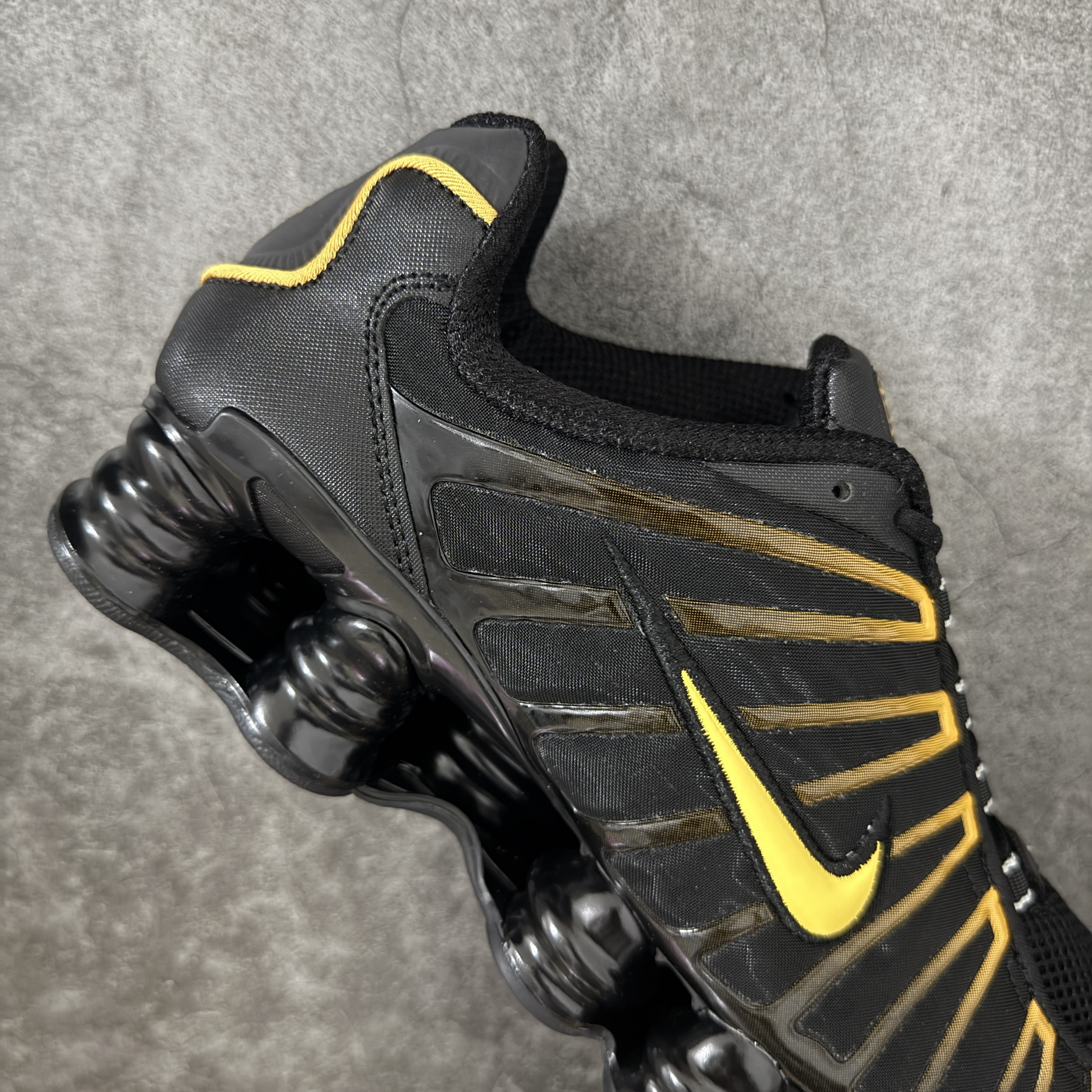 Nike Shox TL  全掌气柱缓震 休闲 运动跑鞋  男鞋 波鞋 黑金 AV3595-013