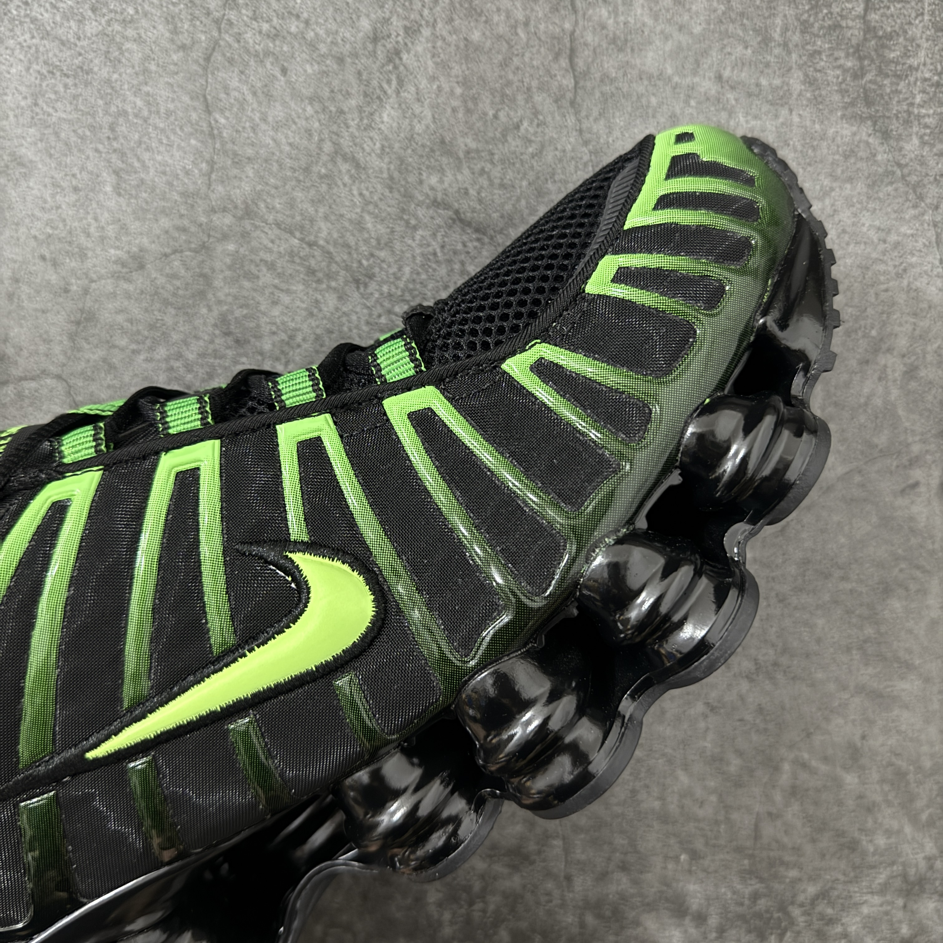 Nike Shox TL  全掌气柱缓震 休闲 运动跑鞋  男鞋 波鞋 黑绿 AV3595-012